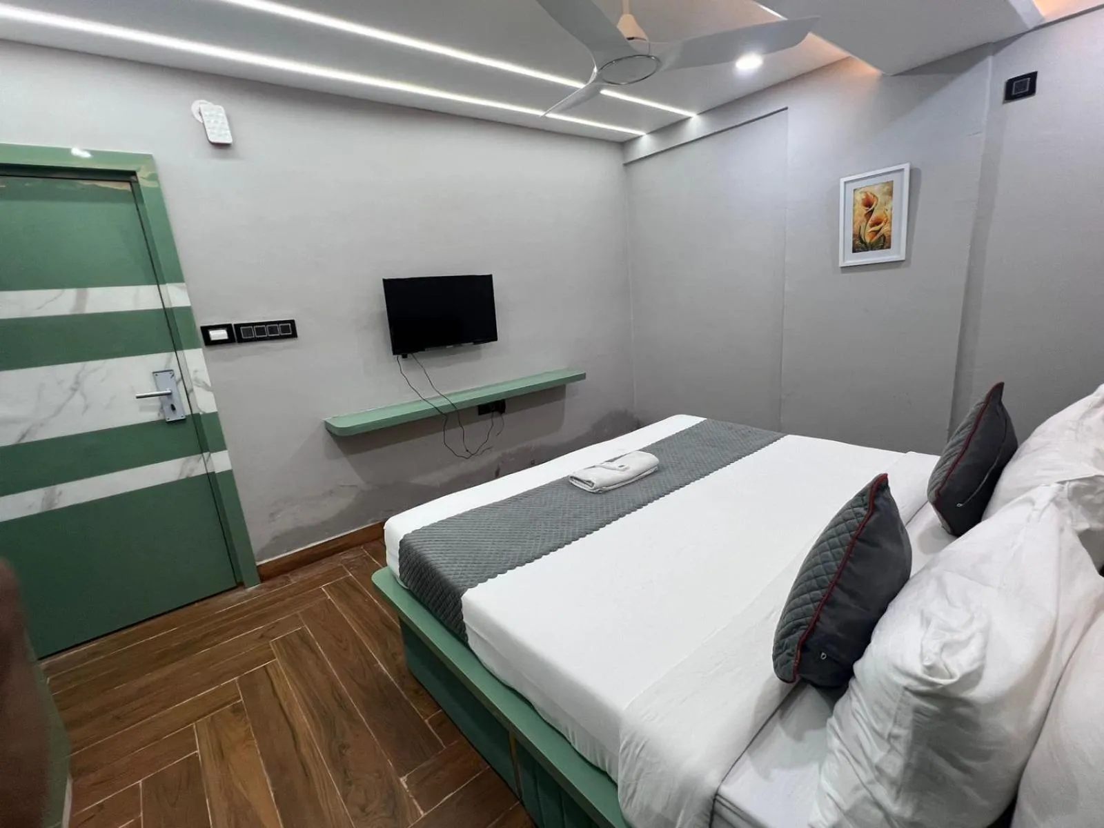 TV and multimedia, Bed in Wild Wings Premium Hotel