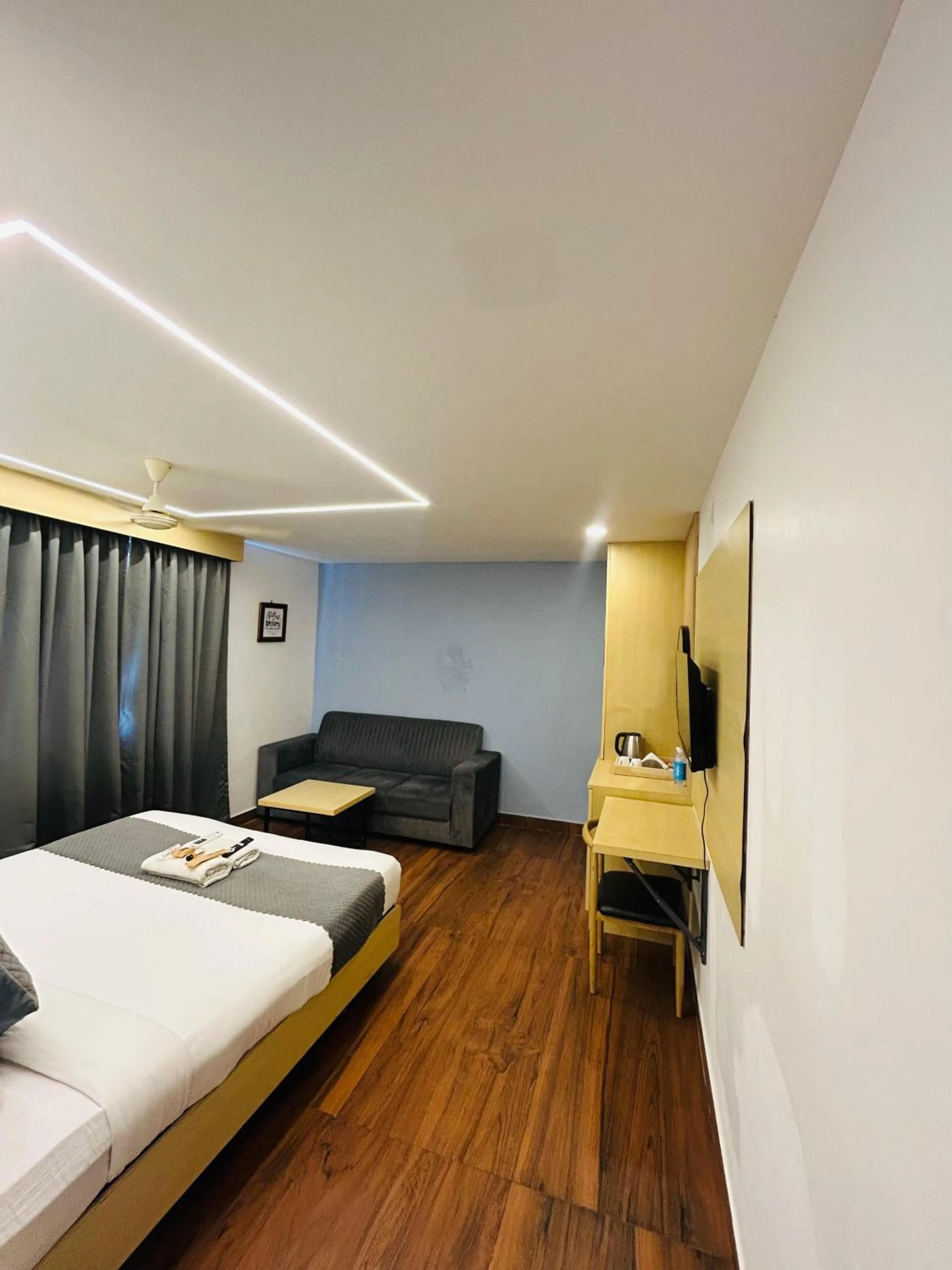 Bedroom, Bed in Wild Wings Premium Hotel