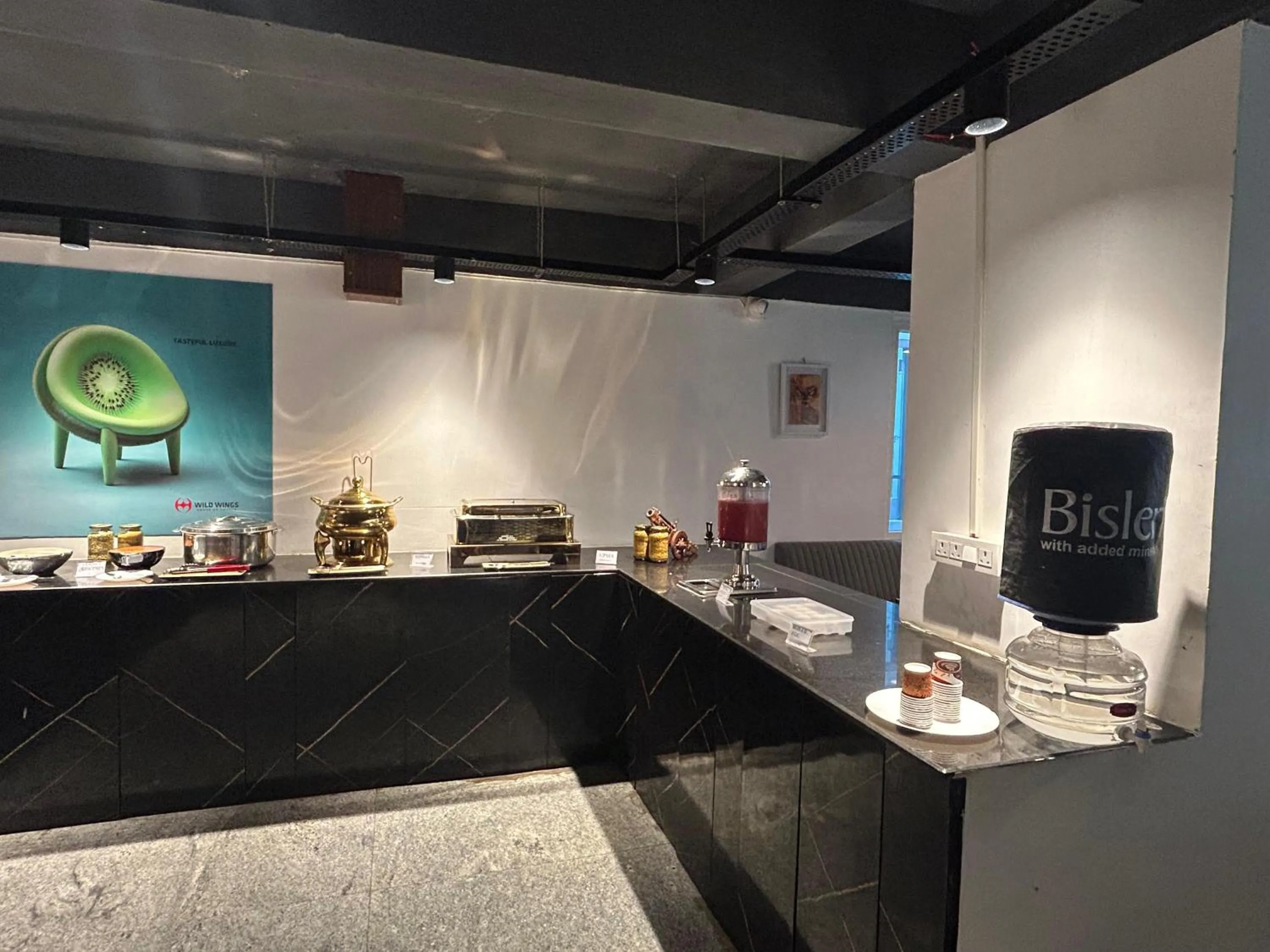 Restaurant/places to eat in Wild Wings Premium Hotel