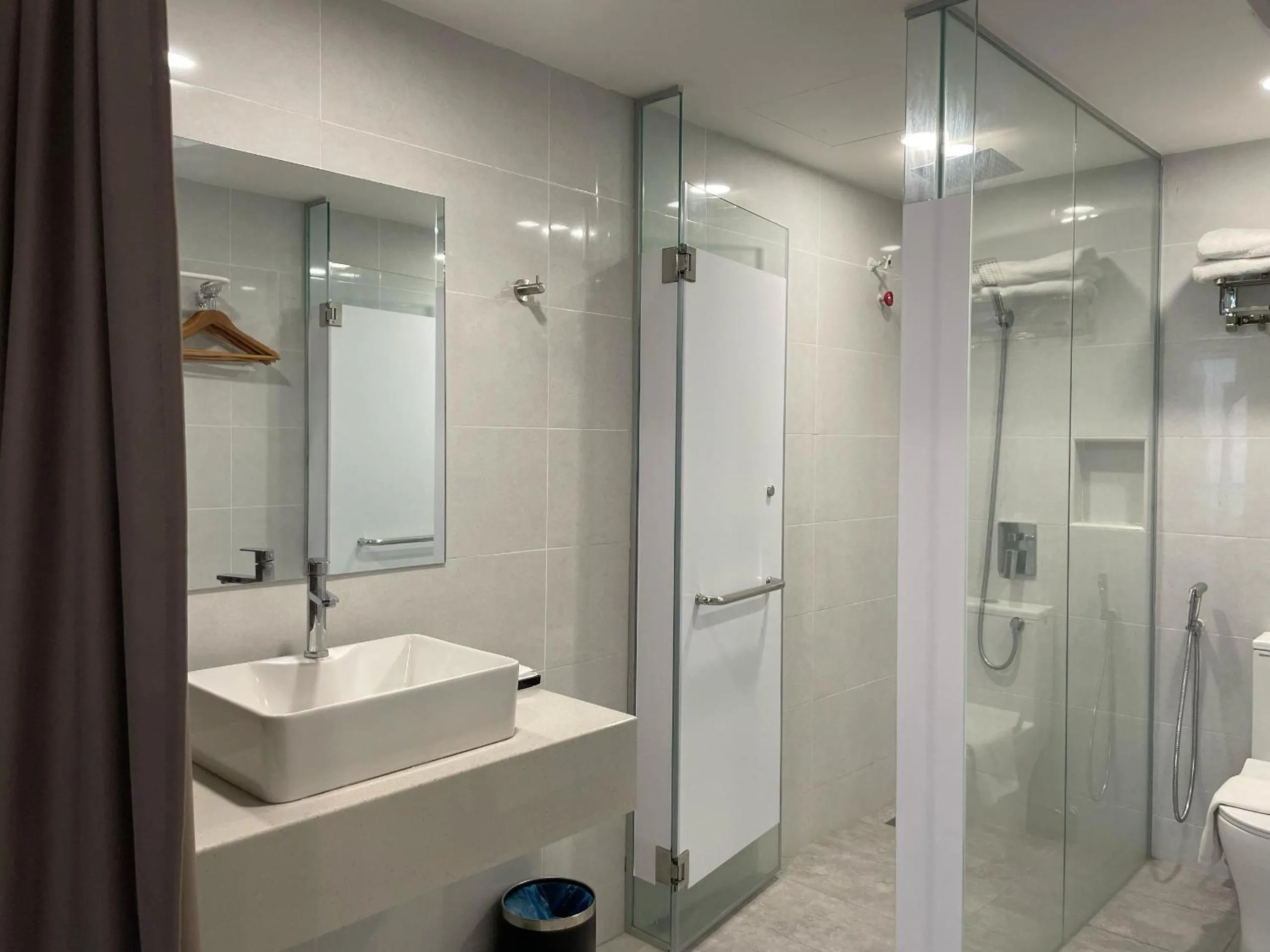 Bathroom in HPY Hotel