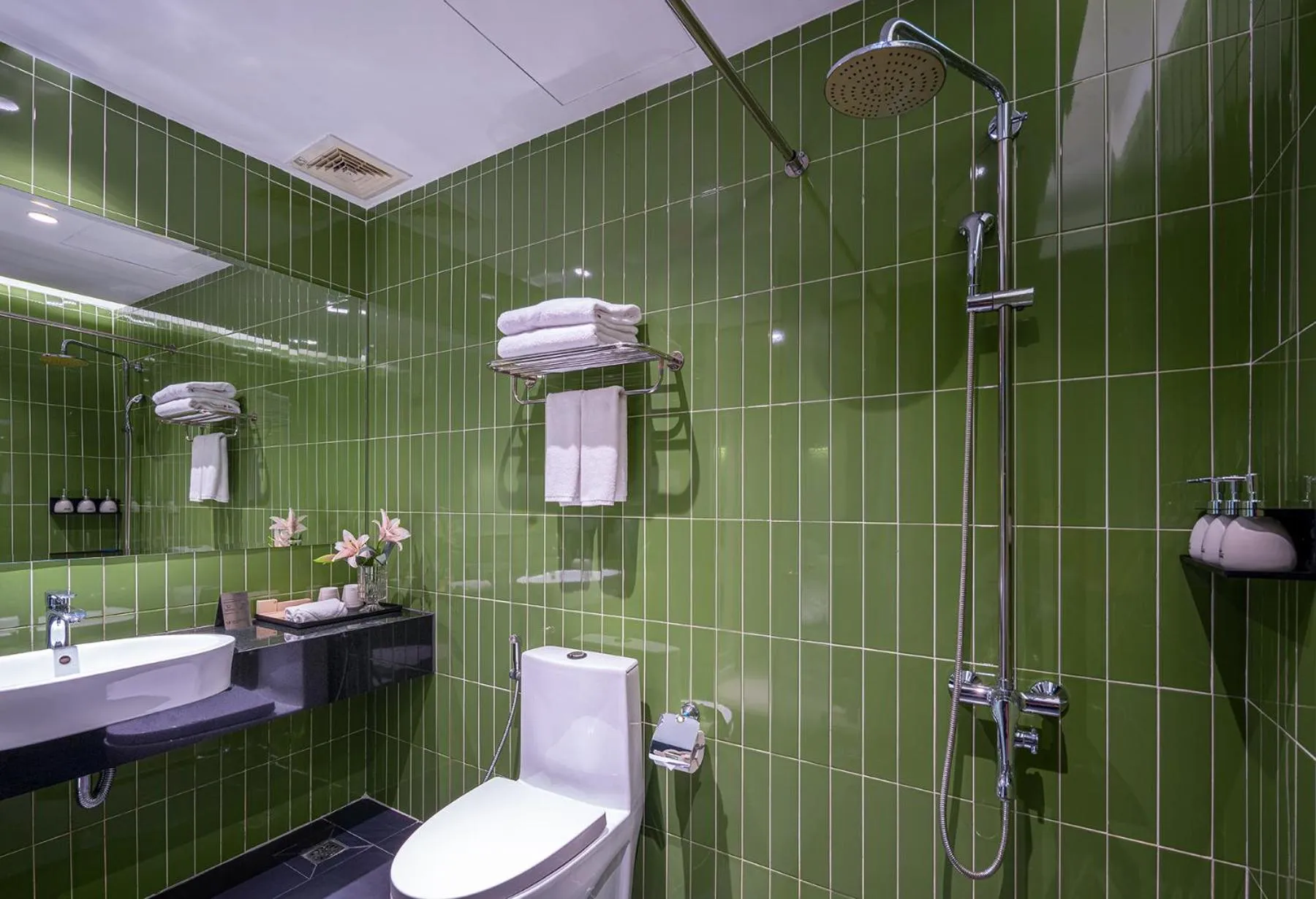 Shower in M Village Hotel Lý Tự Trọng