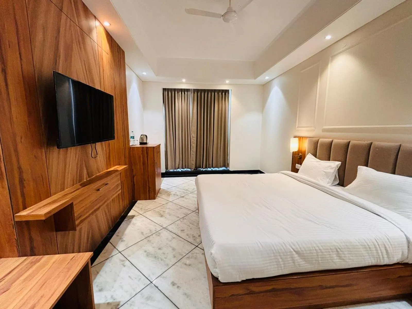 Communal lounge/ TV room, Bed in Jaipur Hotel Saaj Mansion