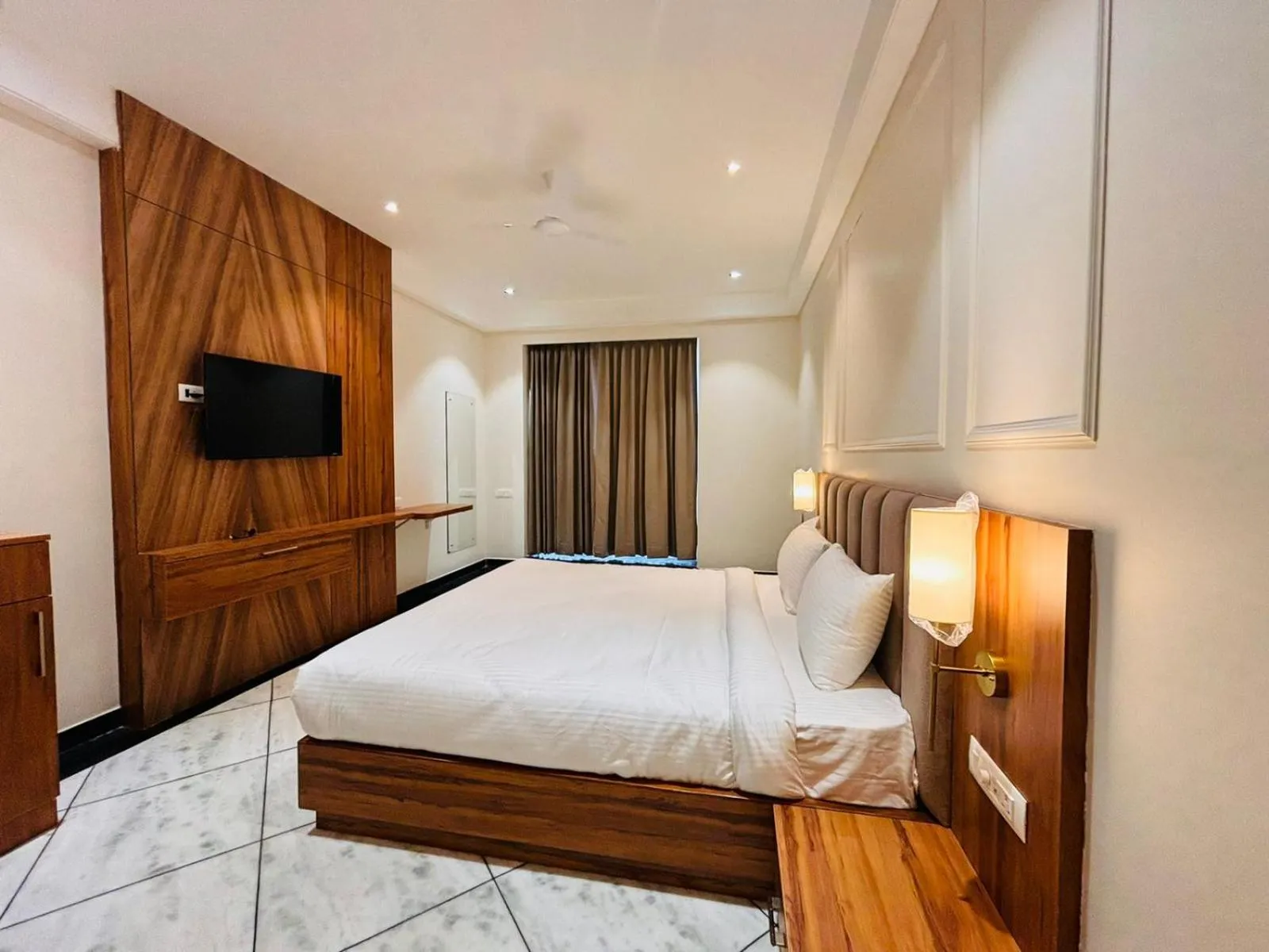 Bed in Jaipur Hotel Saaj Mansion