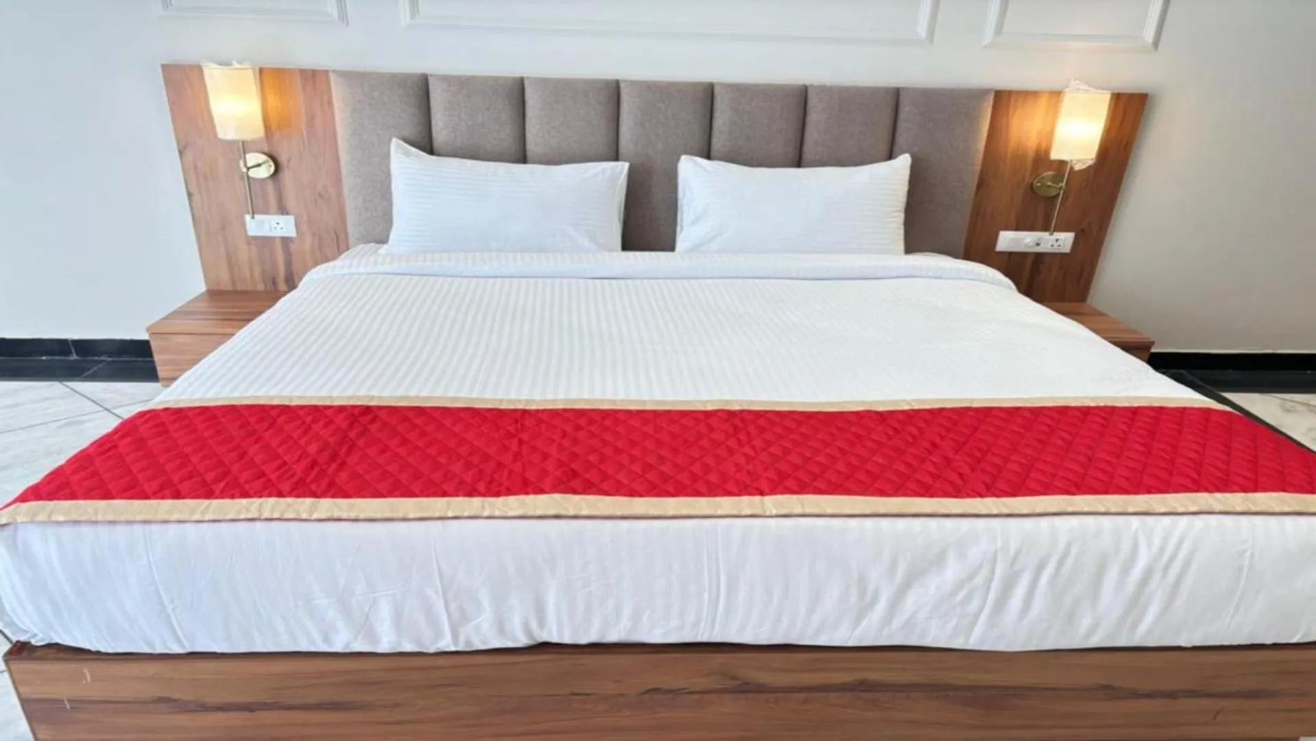 Bed in Jaipur Hotel Saaj Mansion