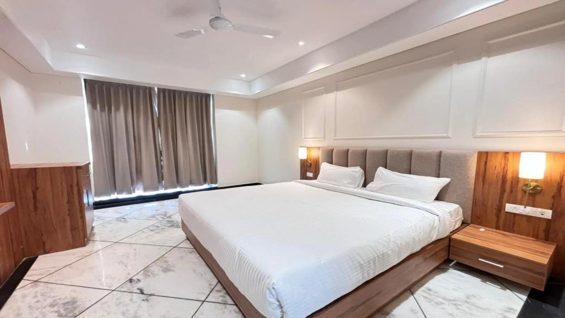 Bed in Jaipur Hotel Saaj Mansion