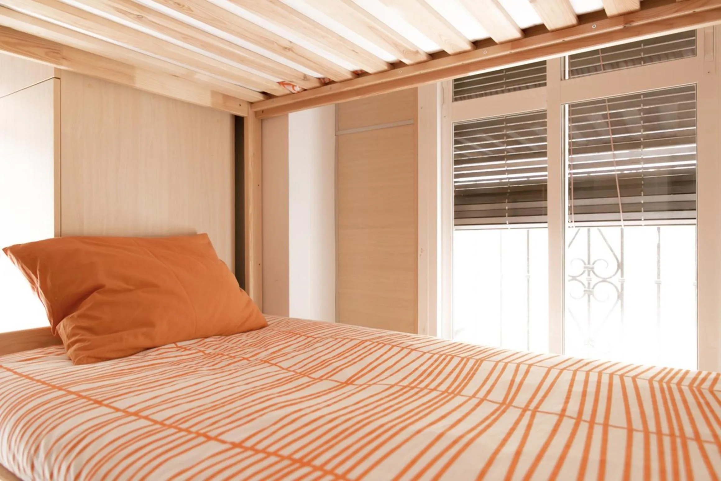 Bed in 4-Bed Female Dormitory Room in Chinitas Urban Rooms