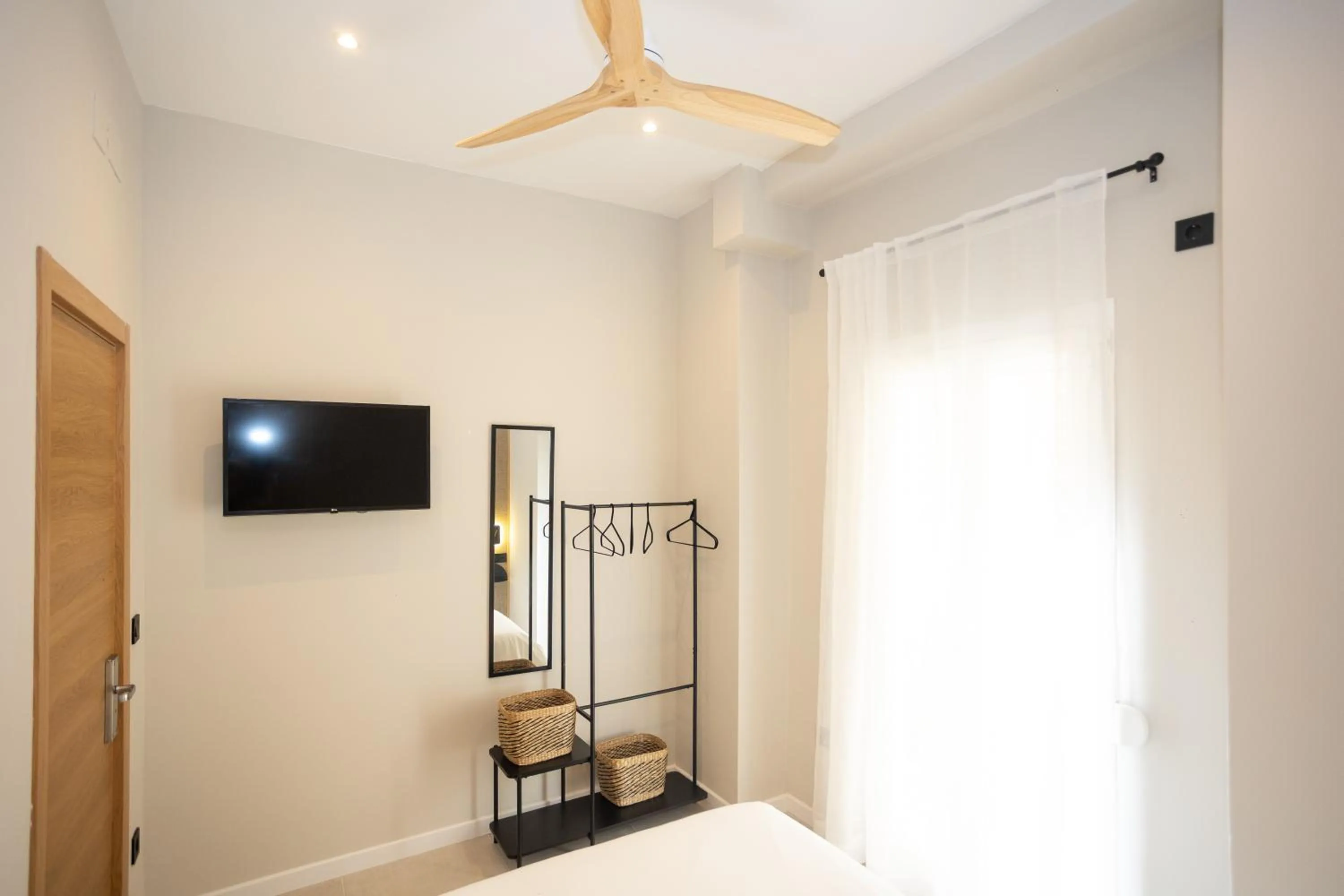 TV and multimedia, Bed in Chinitas Urban Rooms