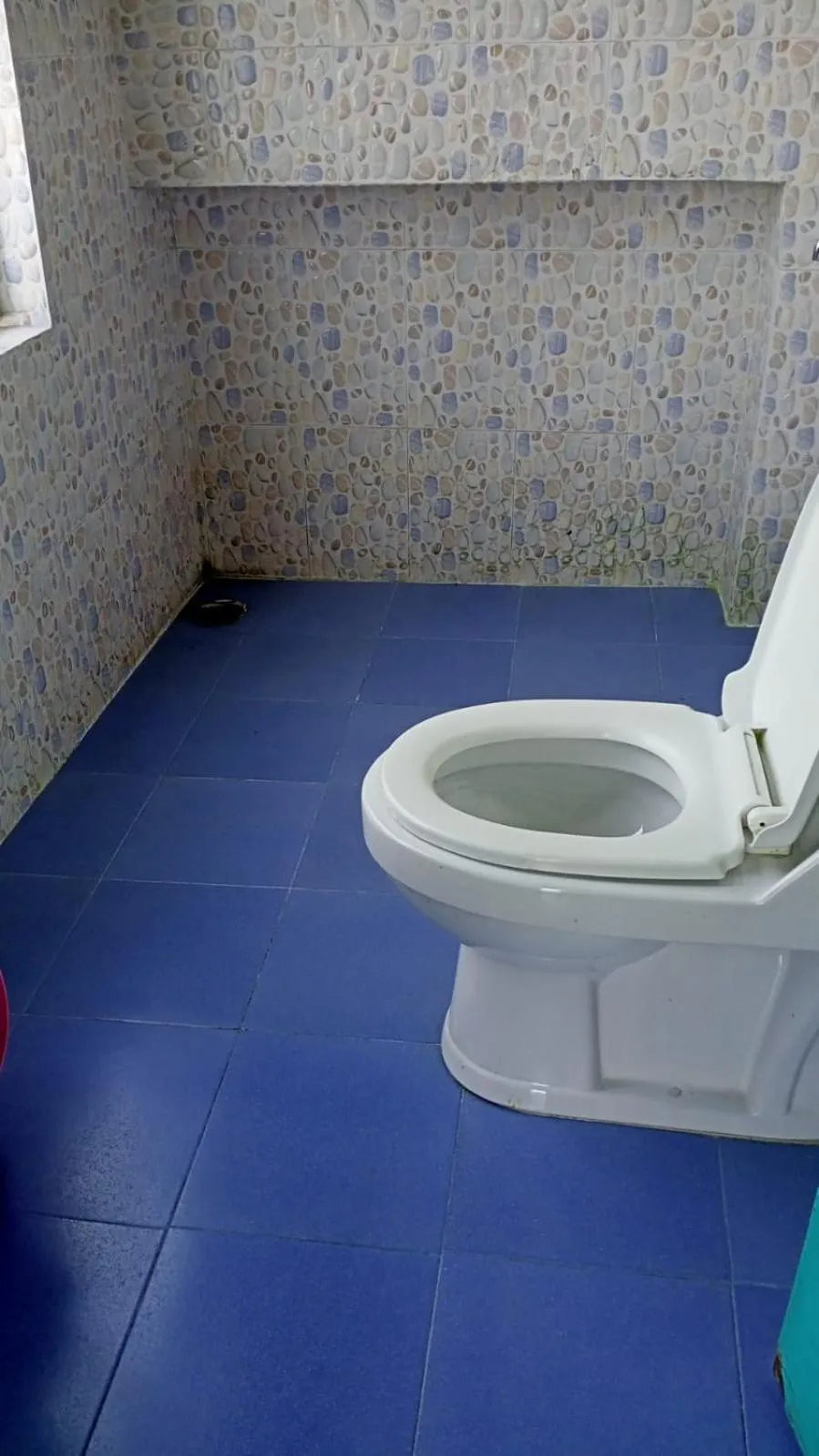 Toilet in Hotel Happy Home