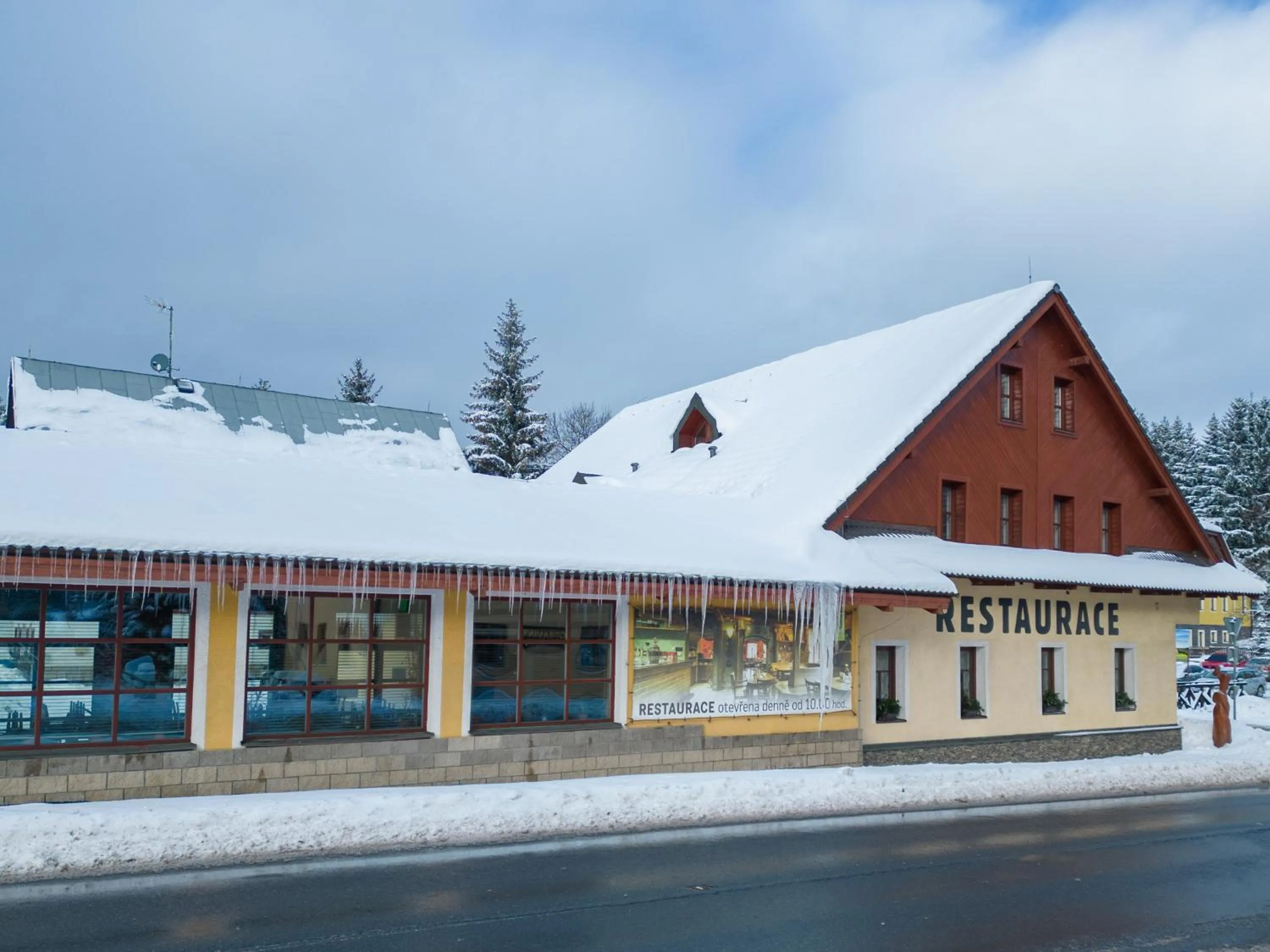 Restaurant/places to eat in Horský Hotel Skiland