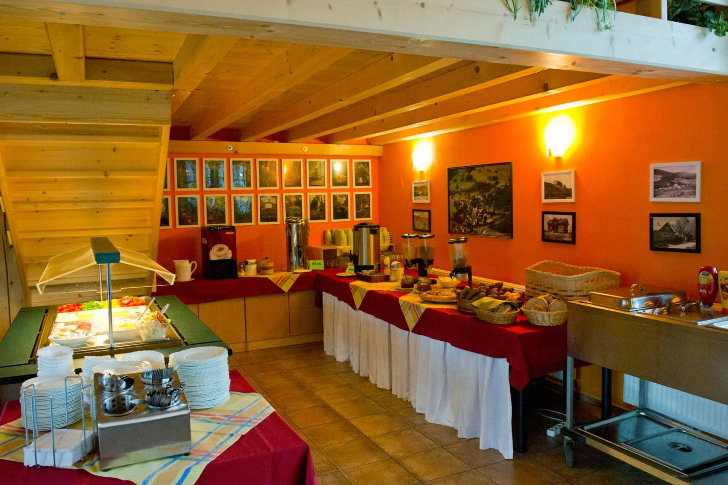 Restaurant/places to eat in Horský Hotel Skiland