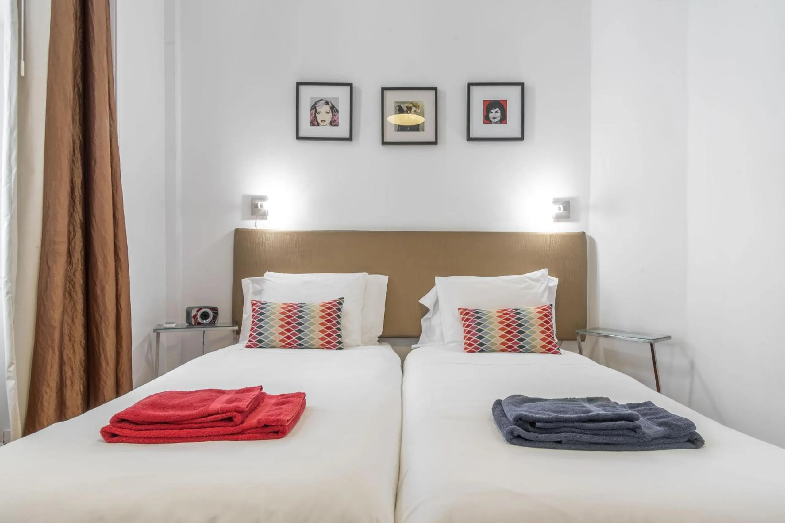 Bed in LV Premier Apartments Baixa- FI