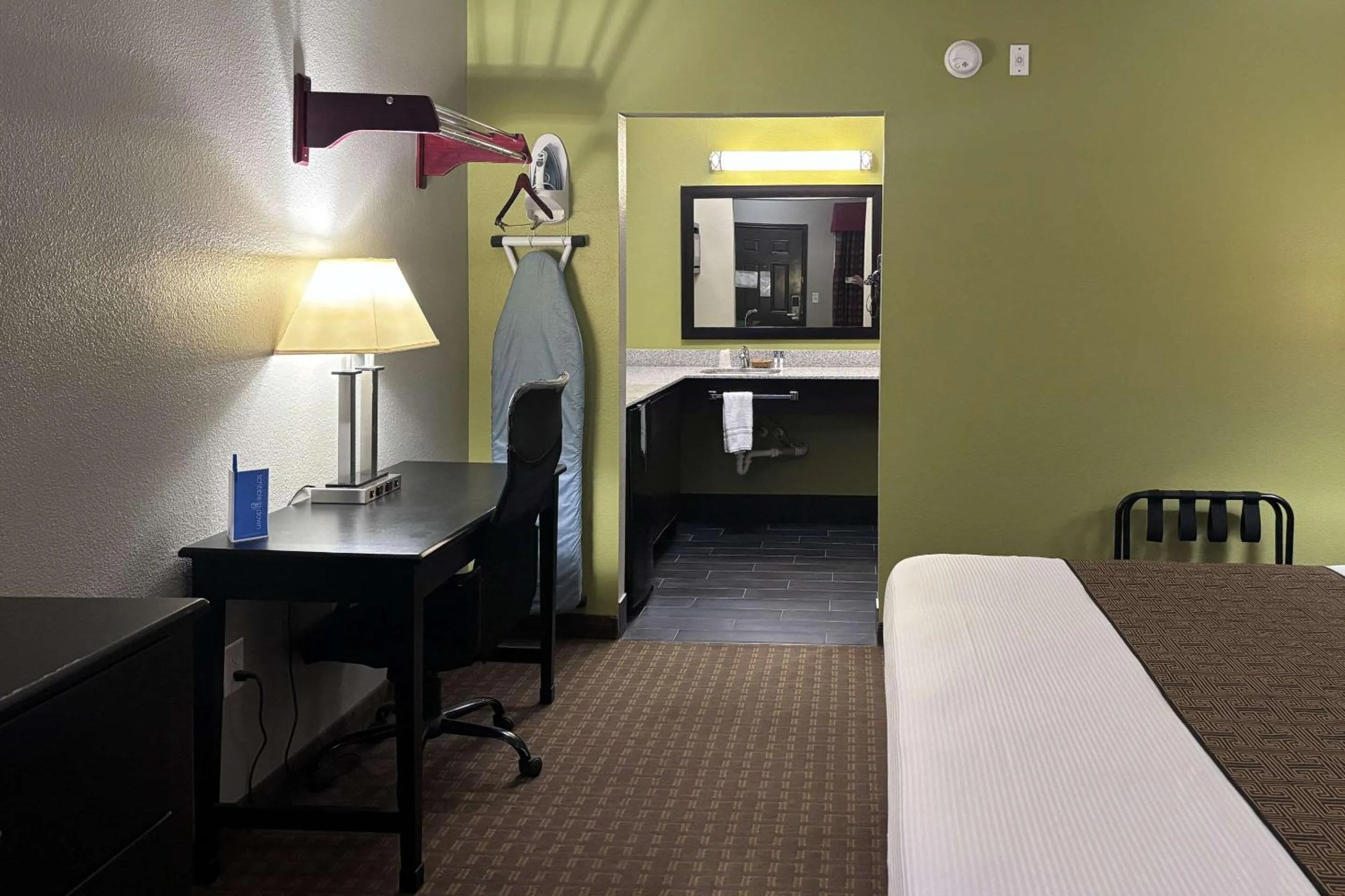 Bedroom, Bed in Rodeway Inn