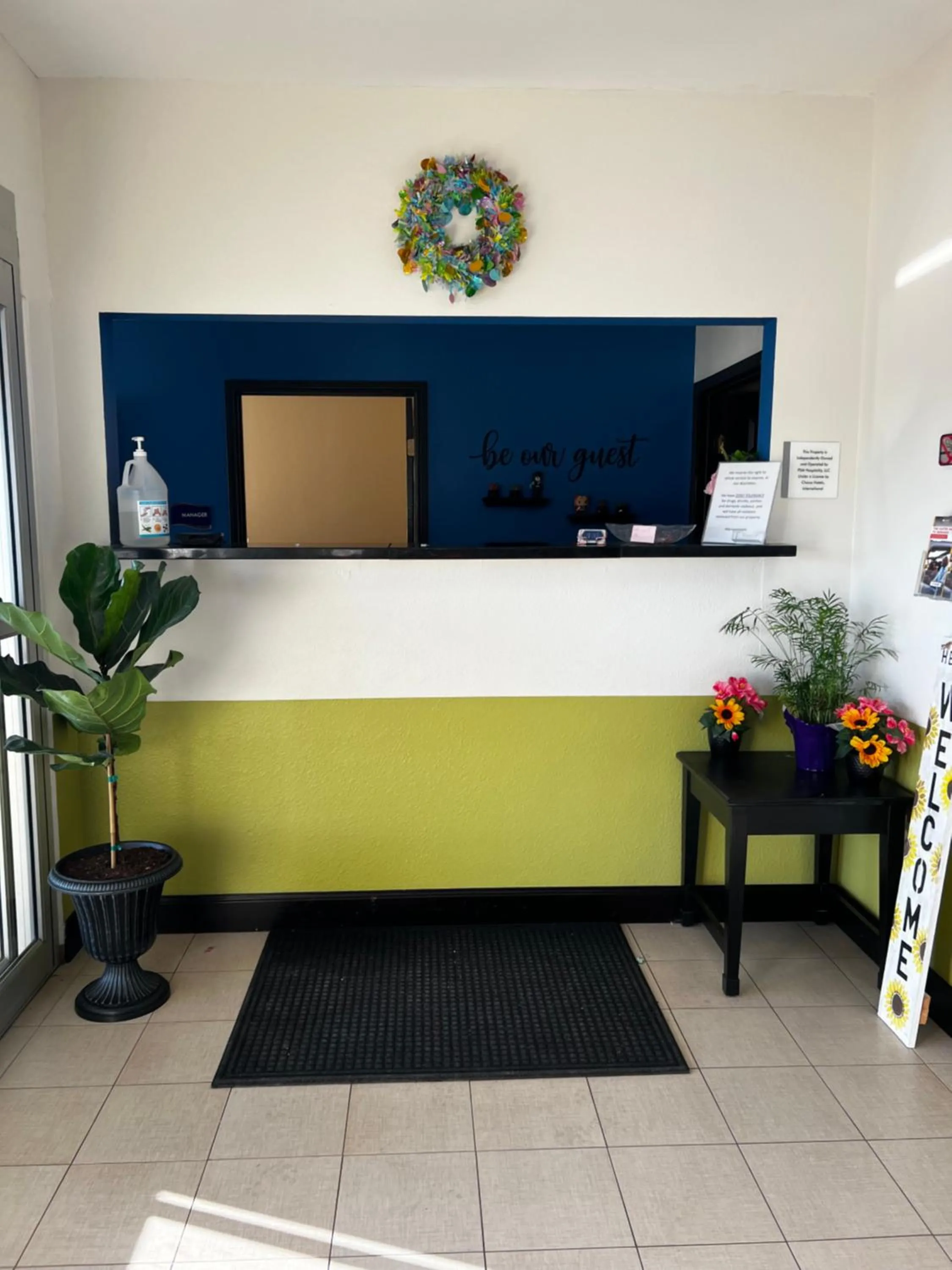 Lobby or reception in Rodeway Inn