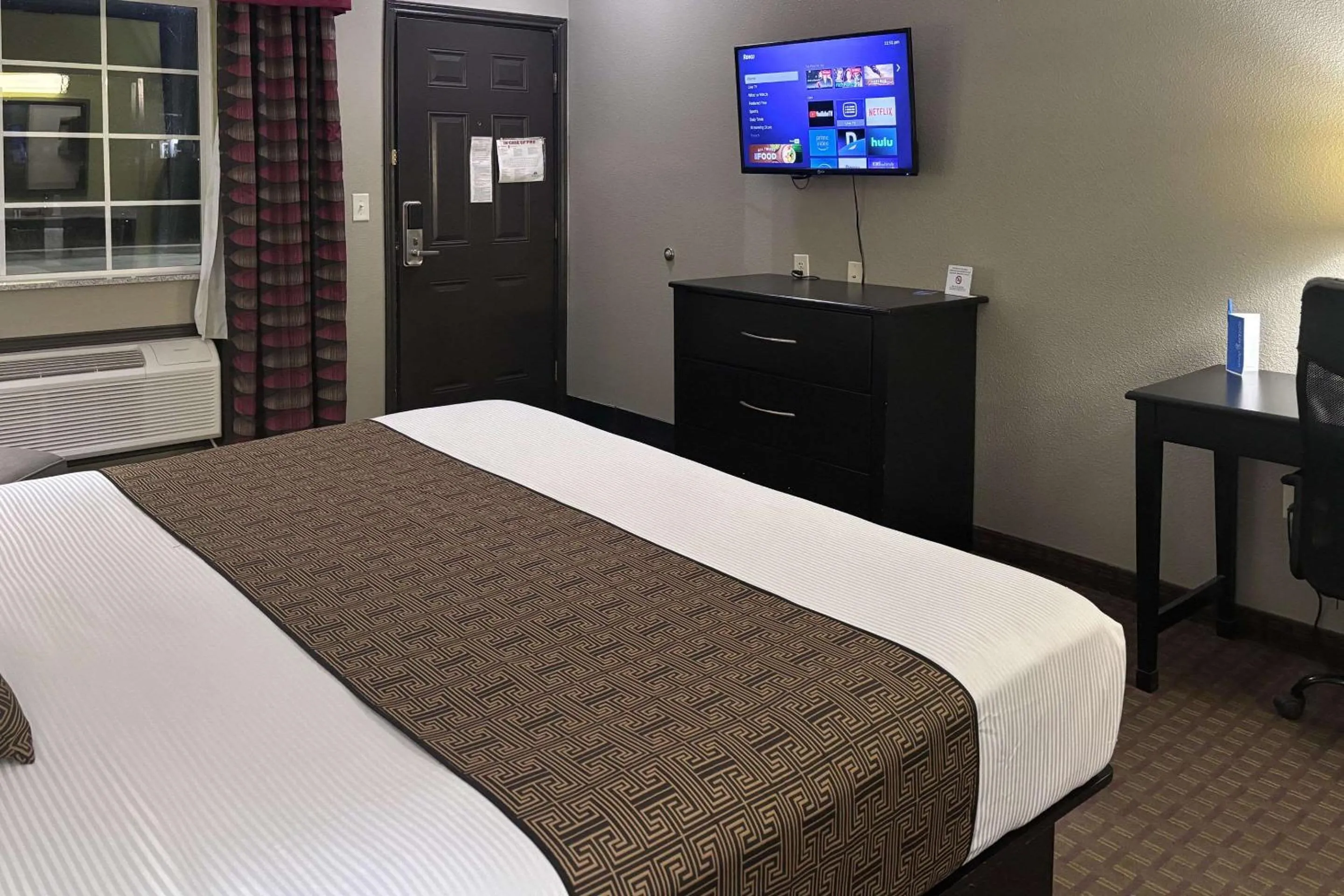 Bedroom, Bed in Rodeway Inn