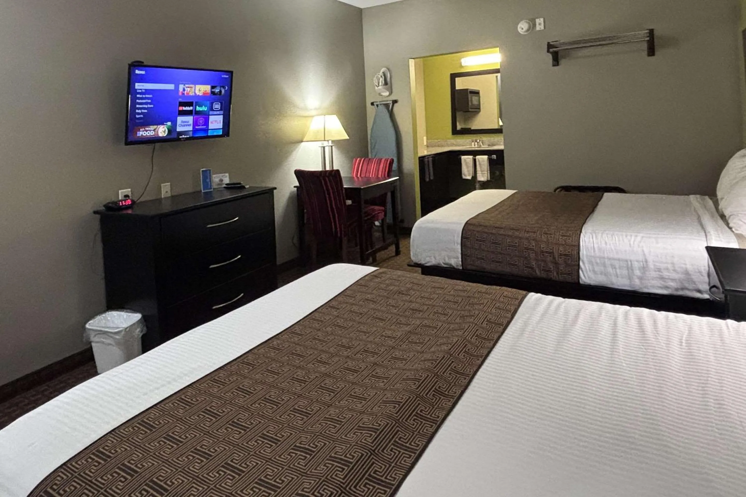 Bedroom, Bed in Rodeway Inn