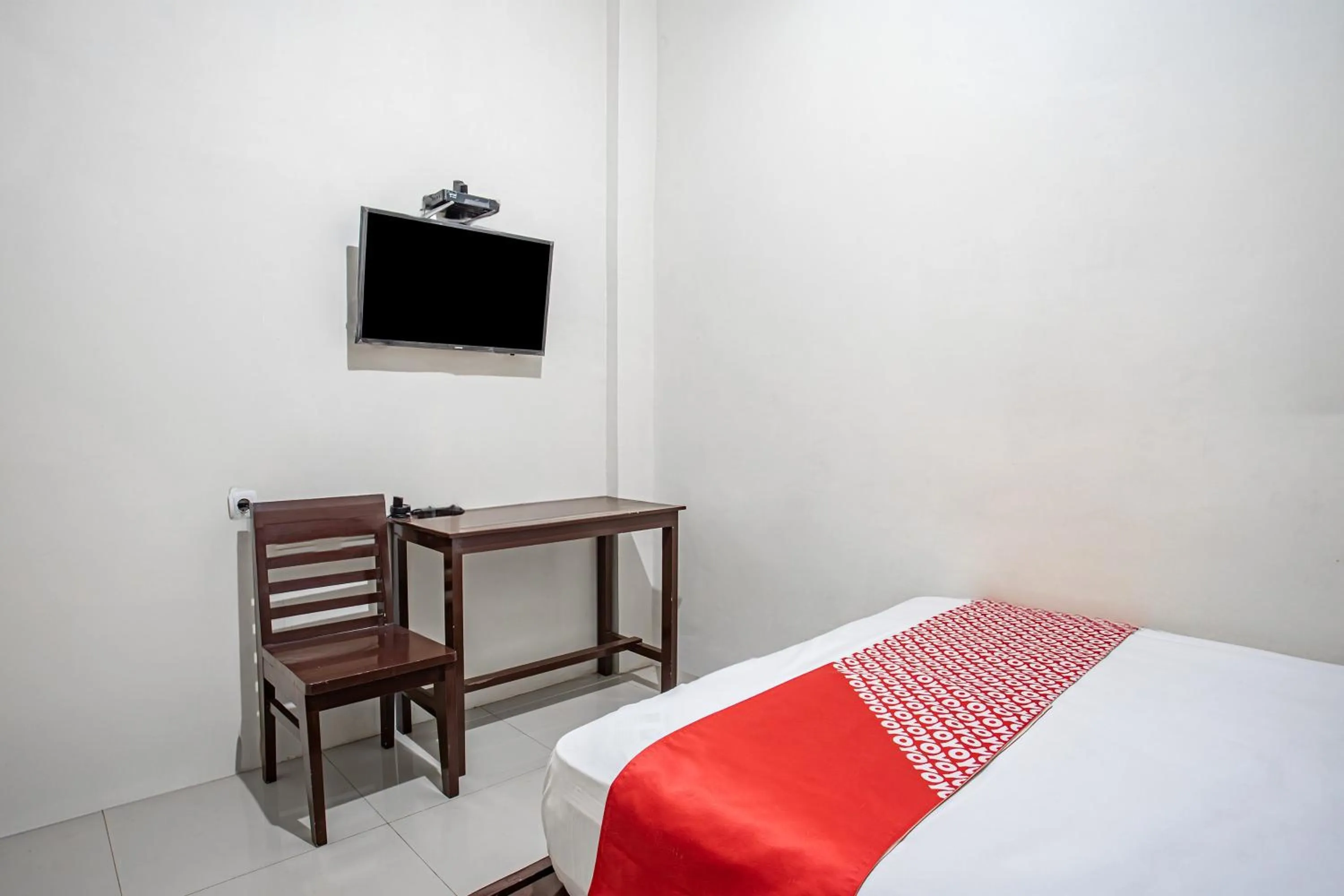 Bedroom in Hotel O Almahyra Guest House Syariah