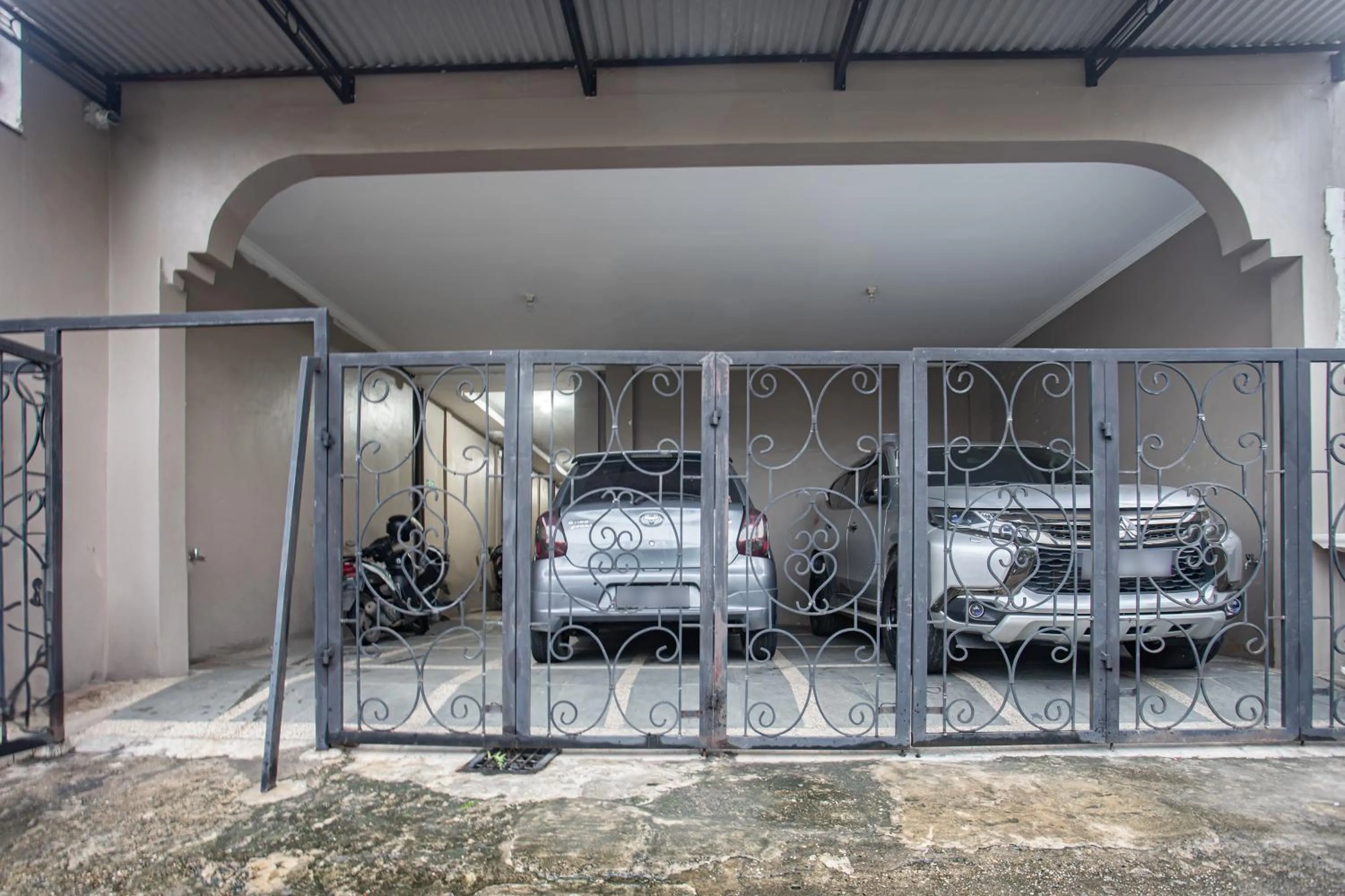 Facade/entrance in Hotel O Almahyra Guest House Syariah