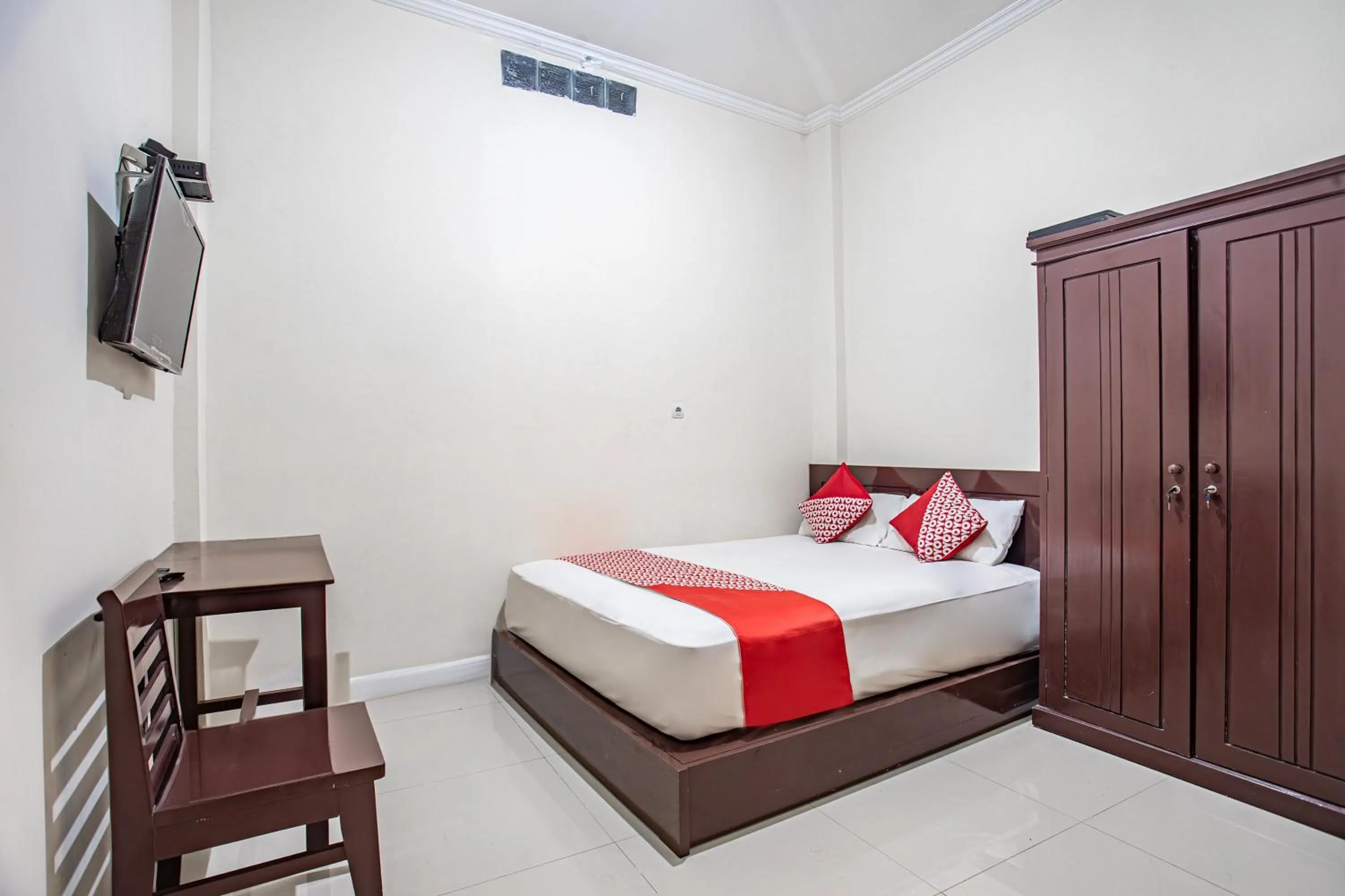 Bedroom in Hotel O Almahyra Guest House Syariah
