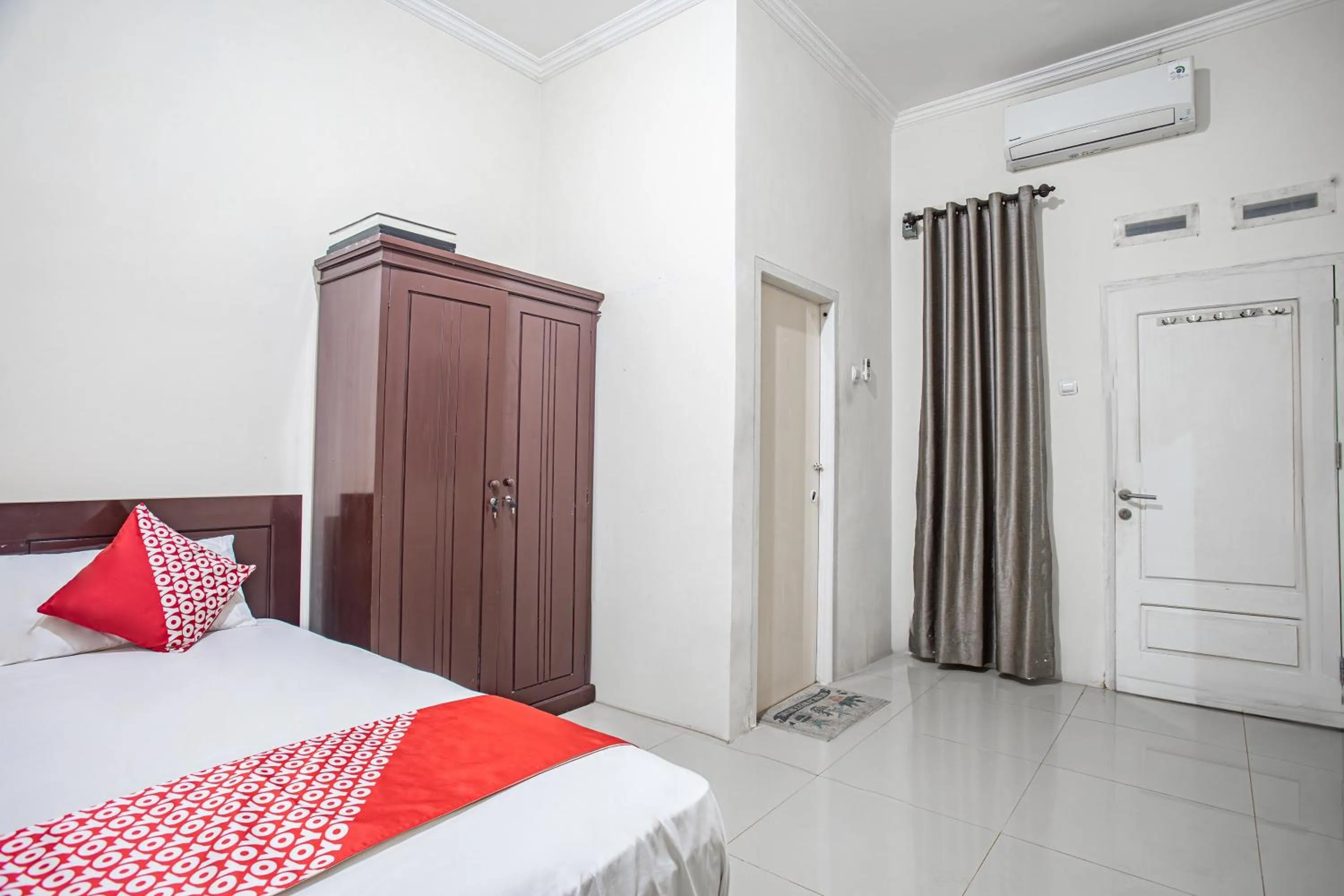Bedroom in Hotel O Almahyra Guest House Syariah