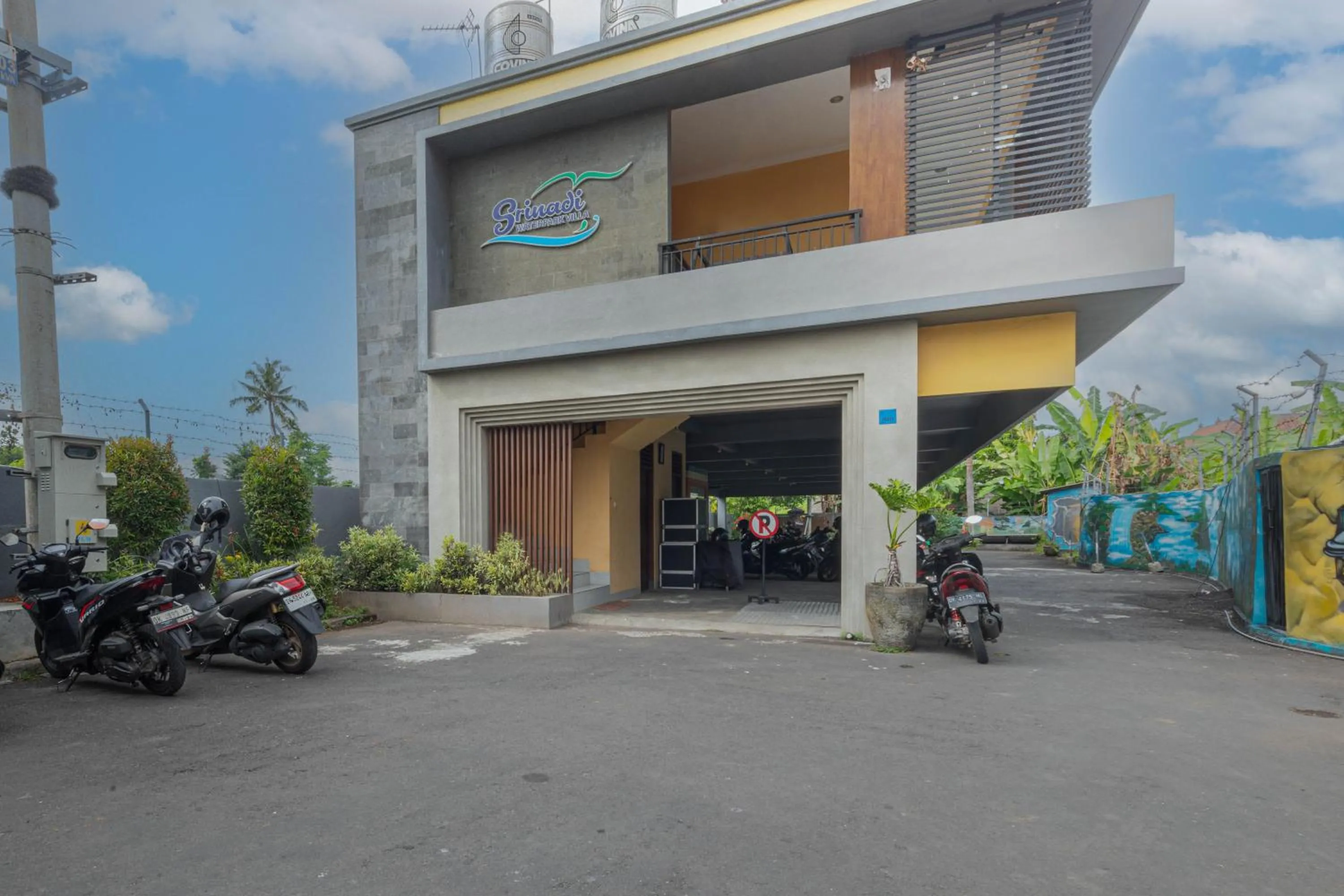 Facade/entrance in Srinadi Waterpark Villa