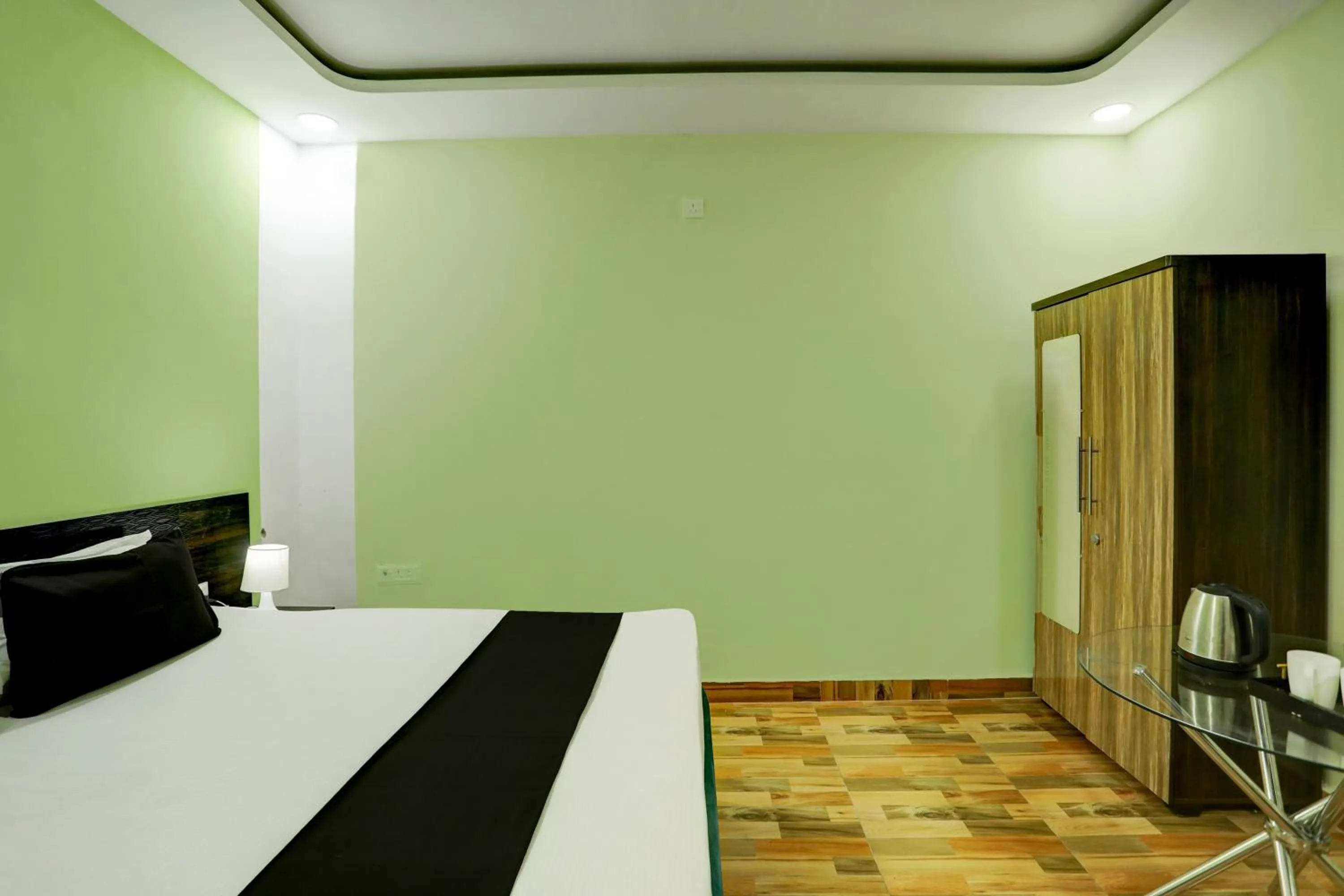 Bedroom, Bed in Hotel O Raisi Residency Hotel