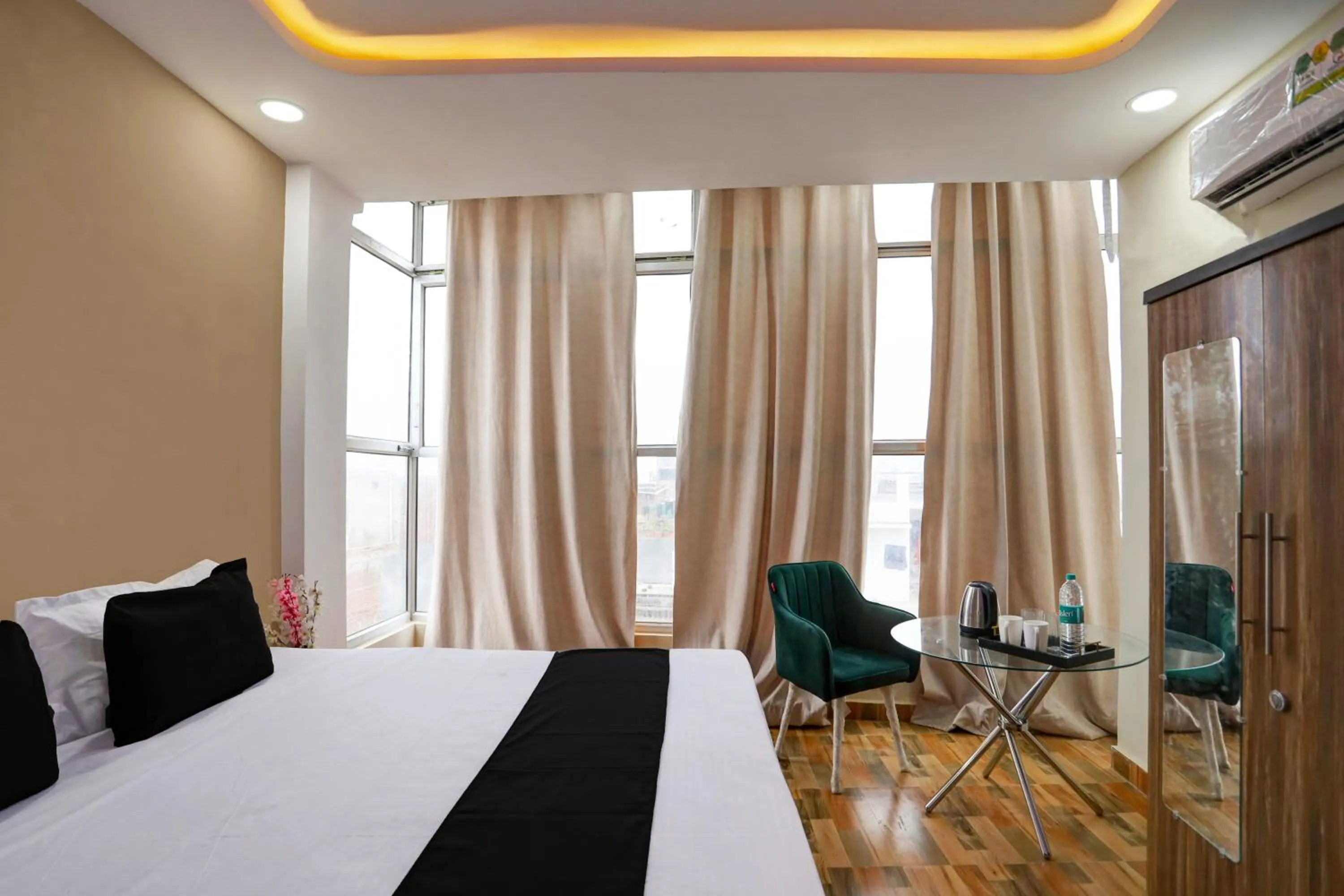 Bedroom, Bed in Hotel O Raisi Residency Hotel