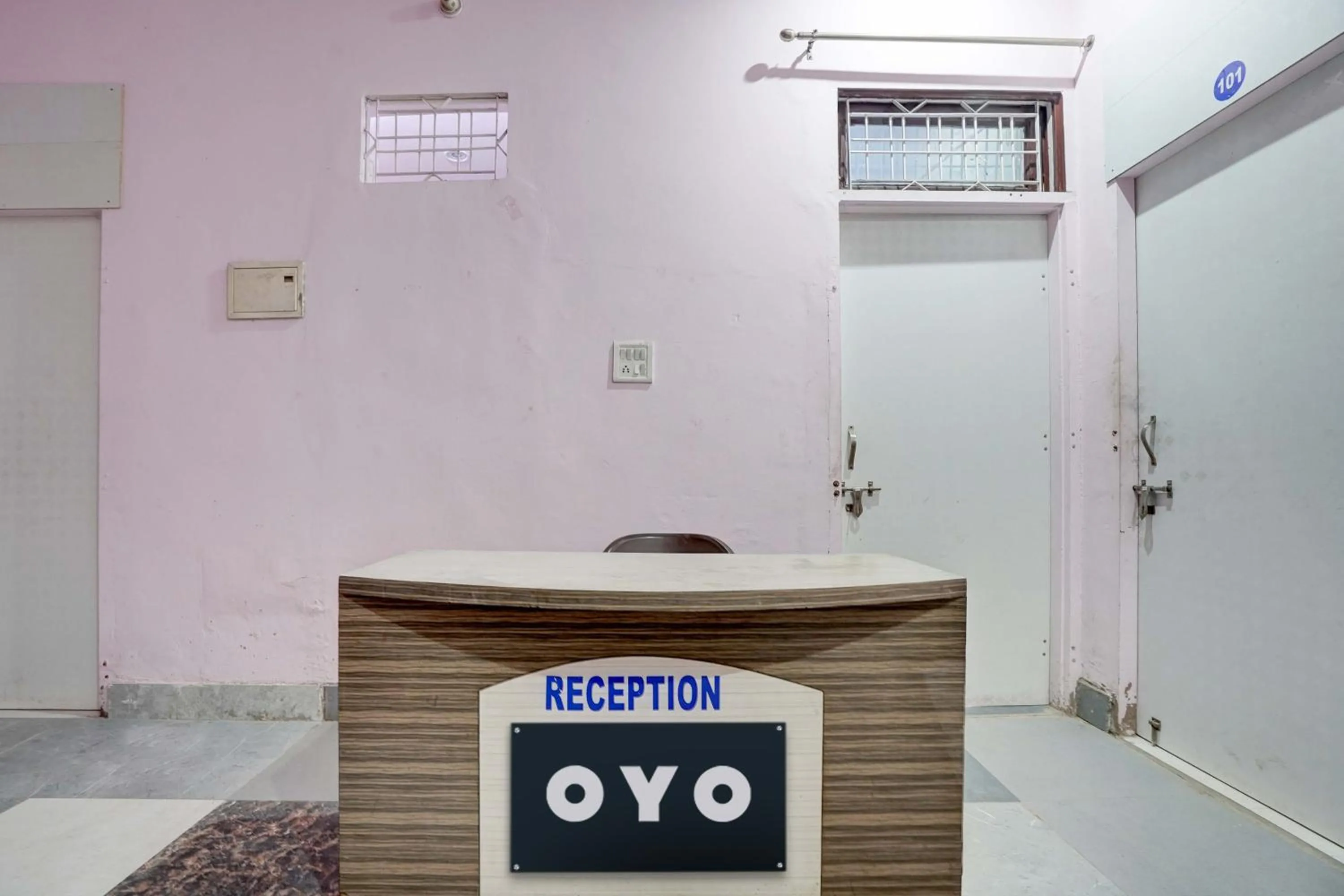 Lobby or reception in Hotel O RED ROSE HOTEL