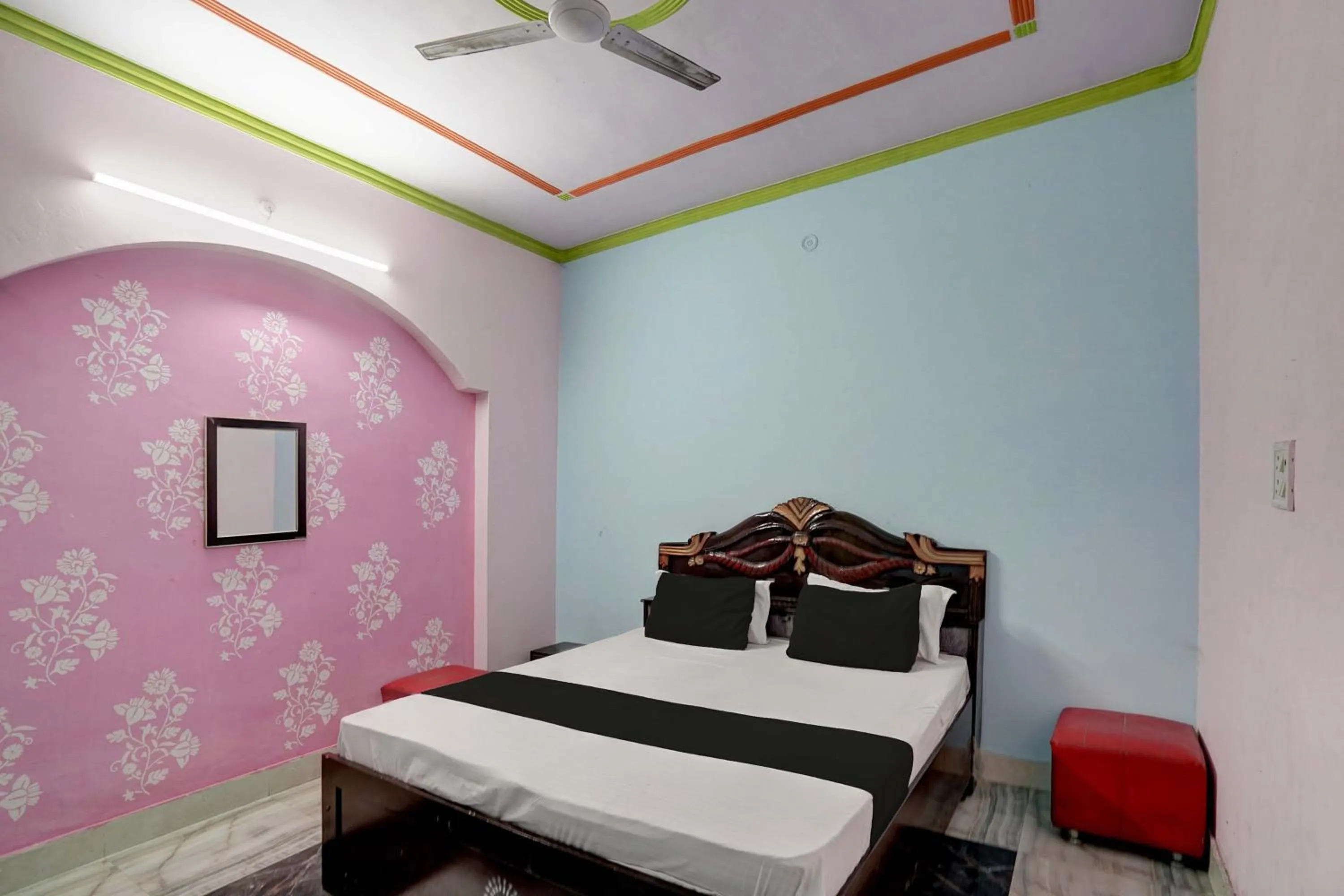 Bedroom in Hotel O RED ROSE HOTEL