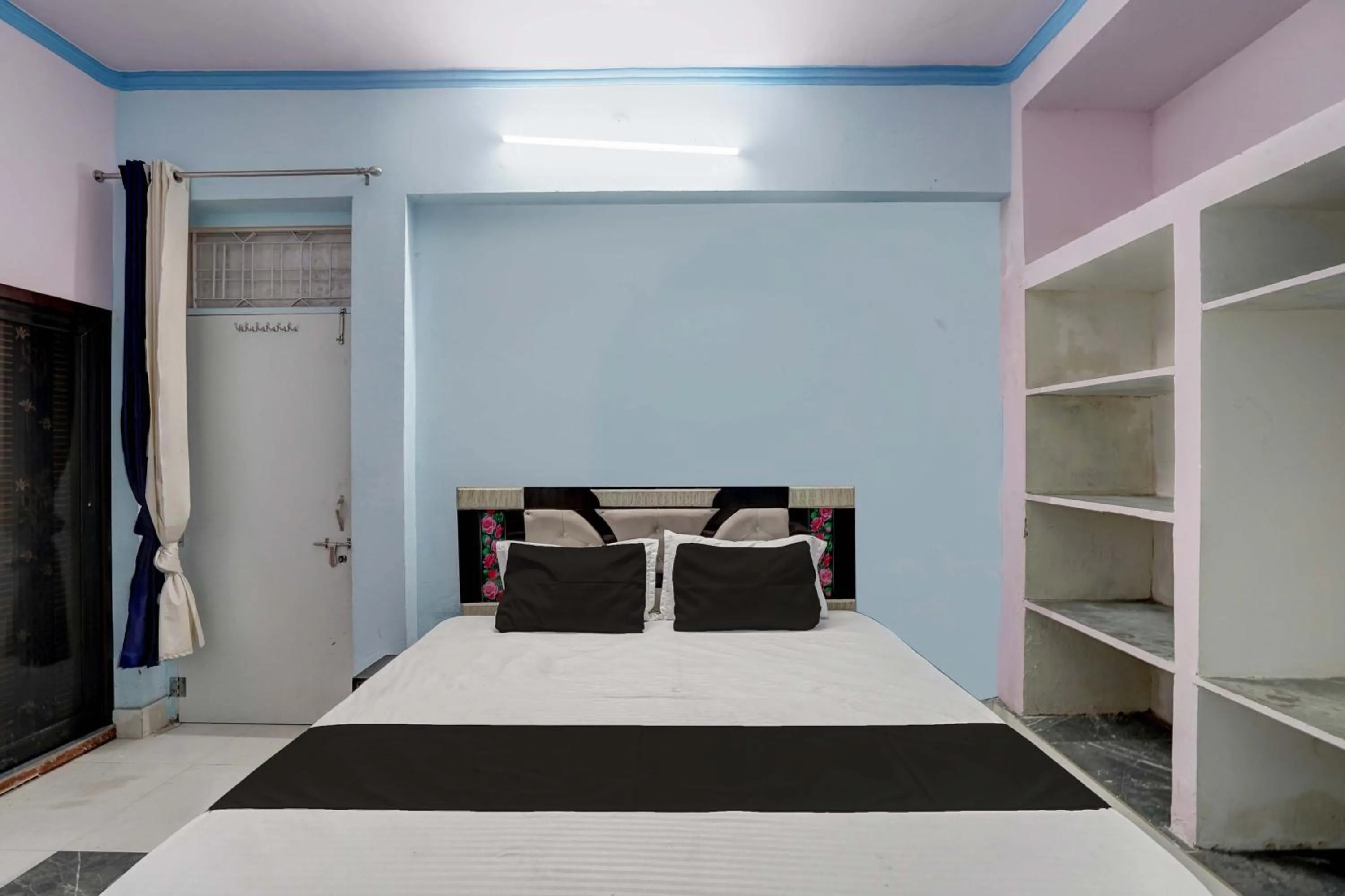 Bedroom in Hotel O RED ROSE HOTEL