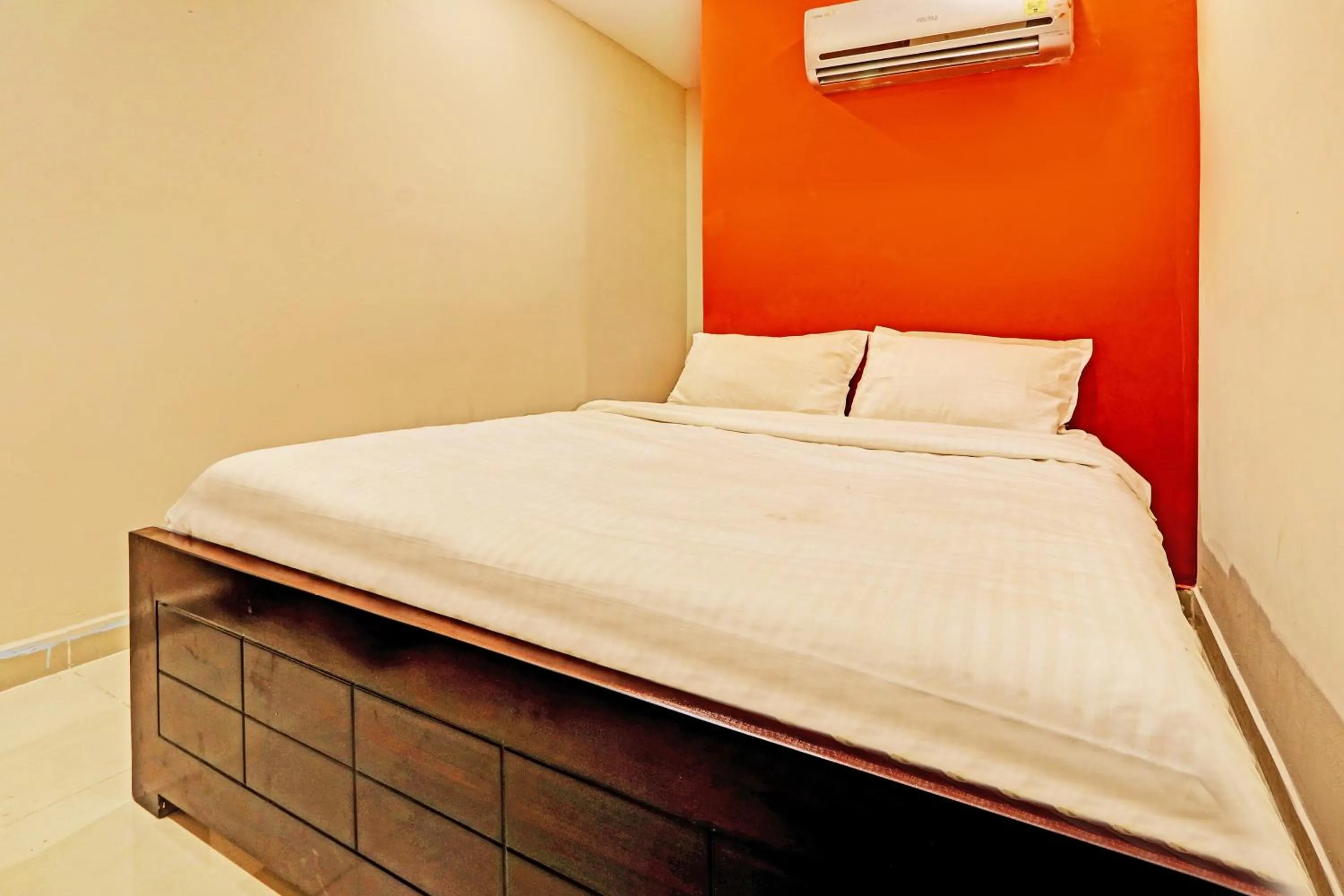 Bedroom in Hotel O Sriman Stay Inn