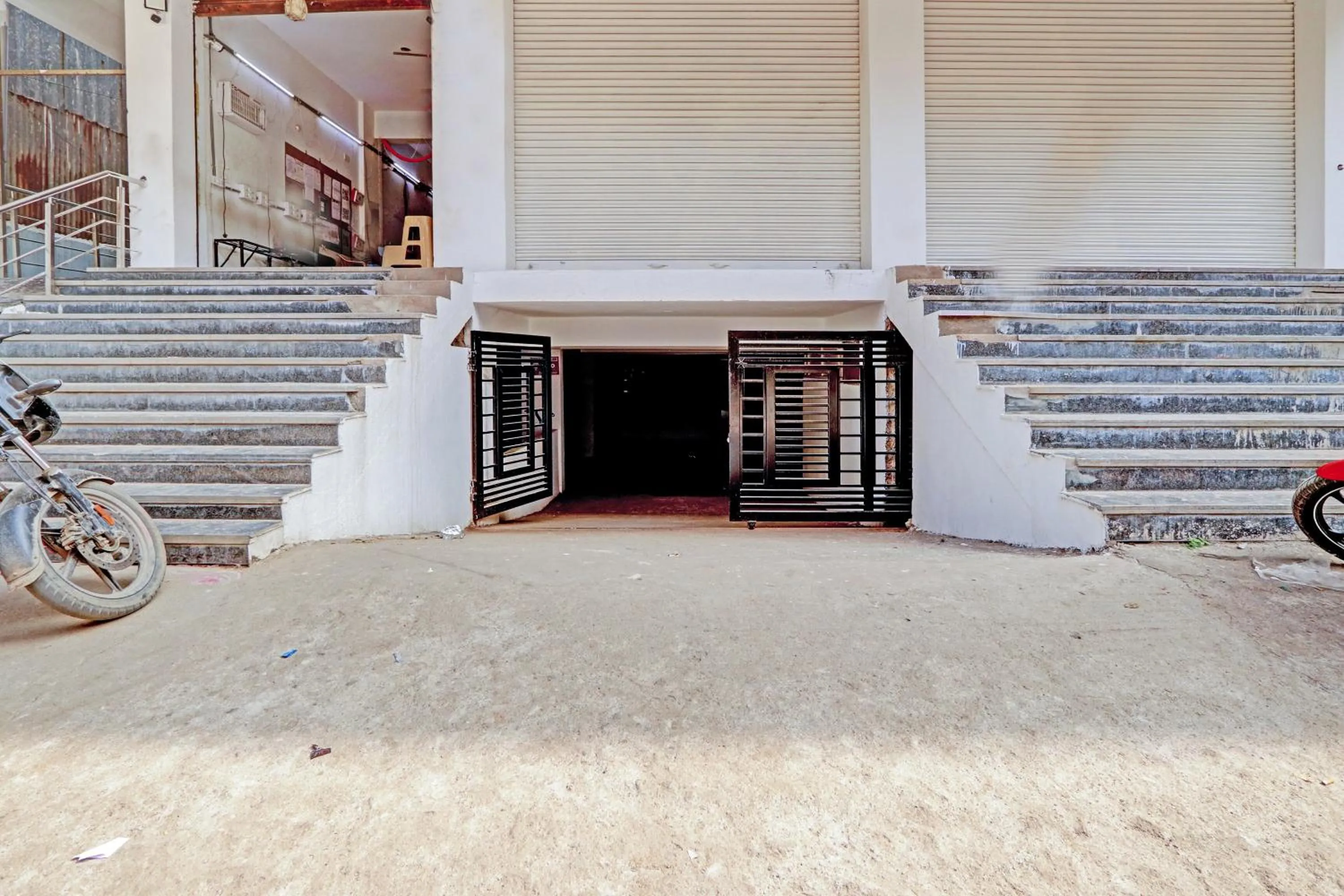 Facade/entrance in Hotel O Sriman Stay Inn