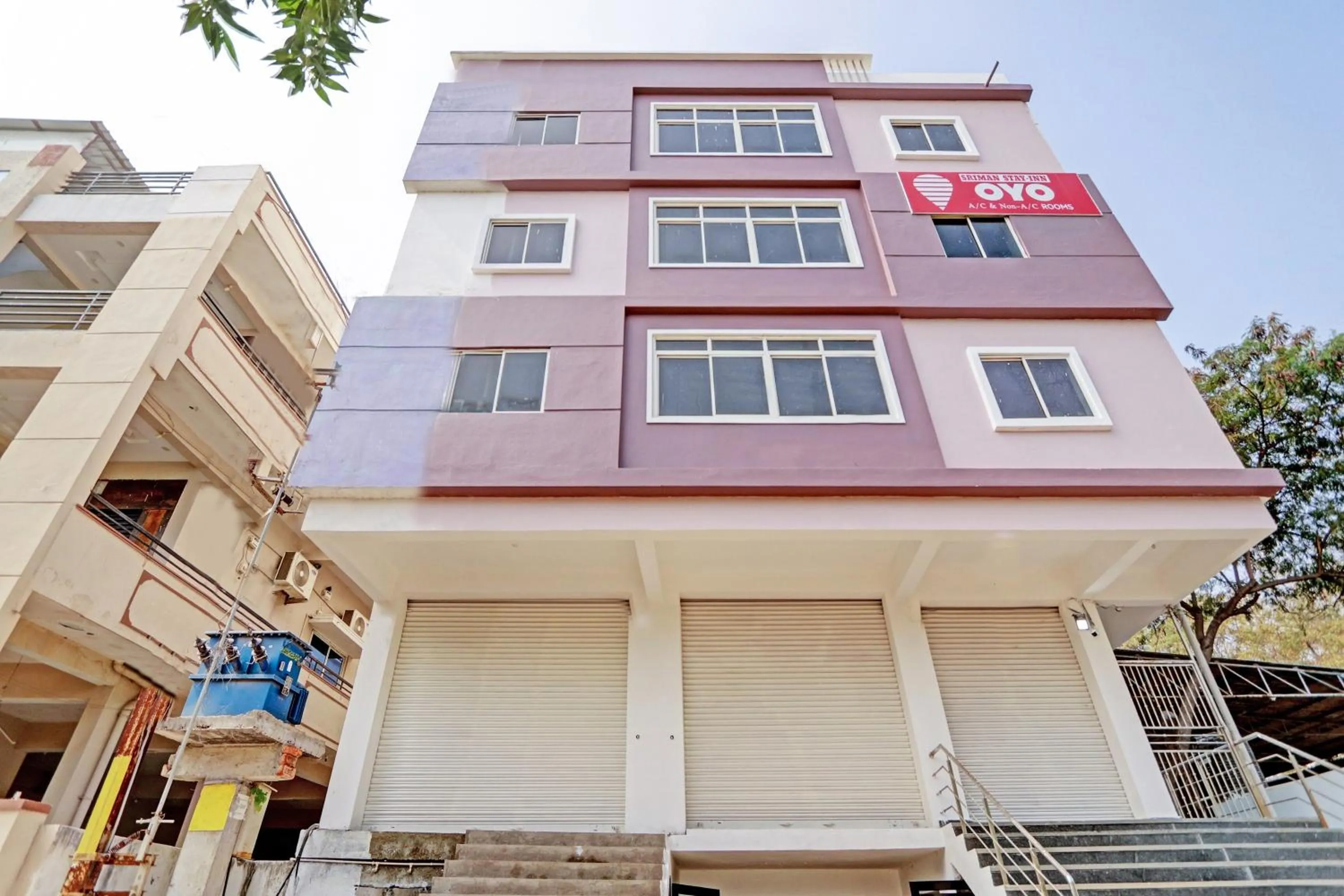 Facade/entrance in Hotel O Sriman Stay Inn