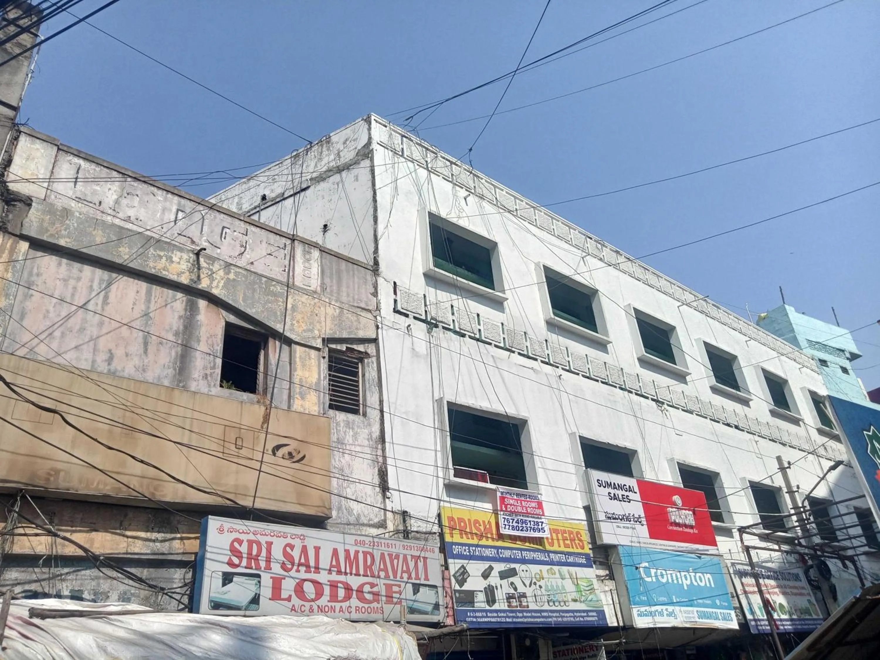 Facade/entrance in Hotel O New Sri Sai Amaravati Lodge