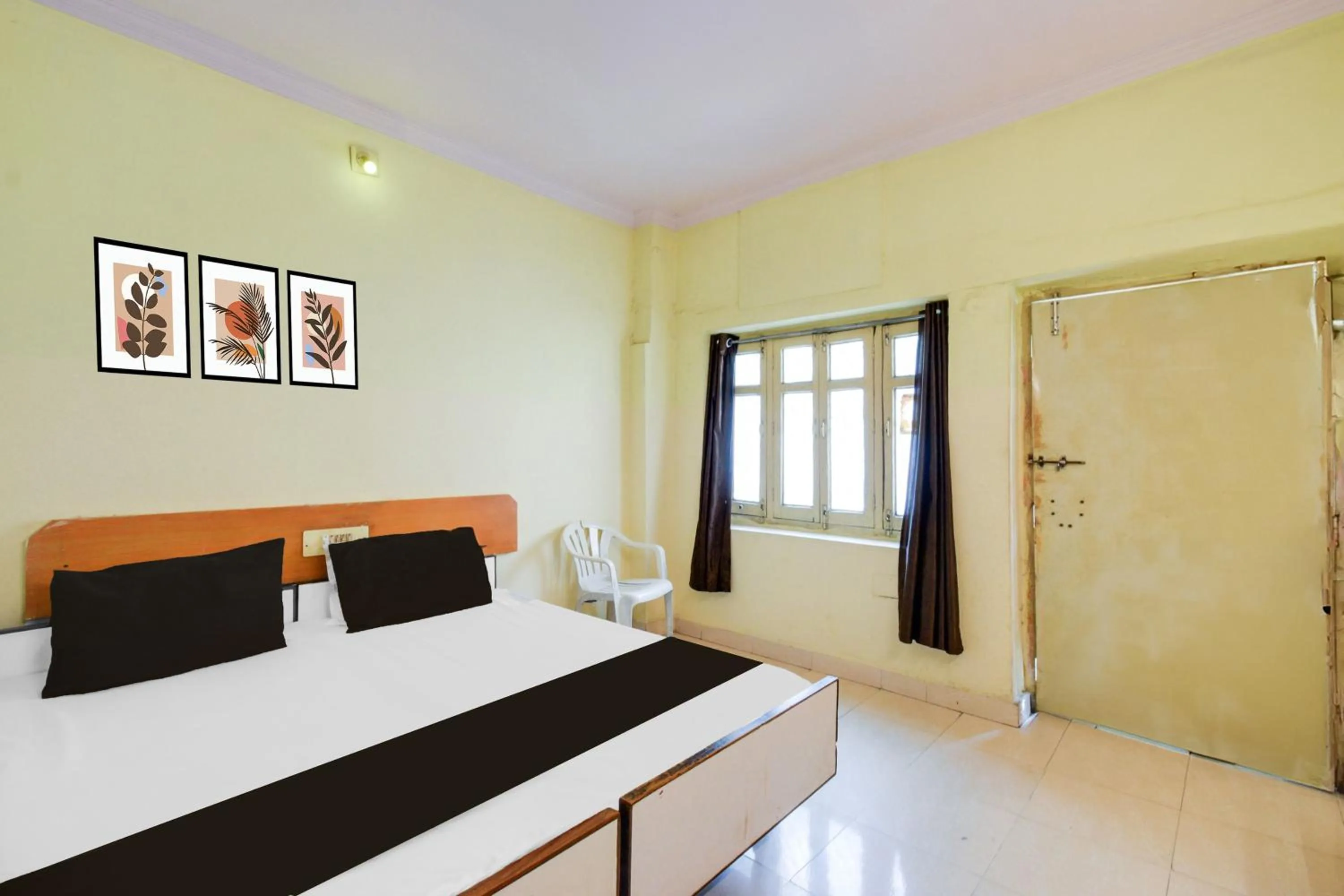 Bedroom in Hotel O New Sri Sai Amaravati Lodge