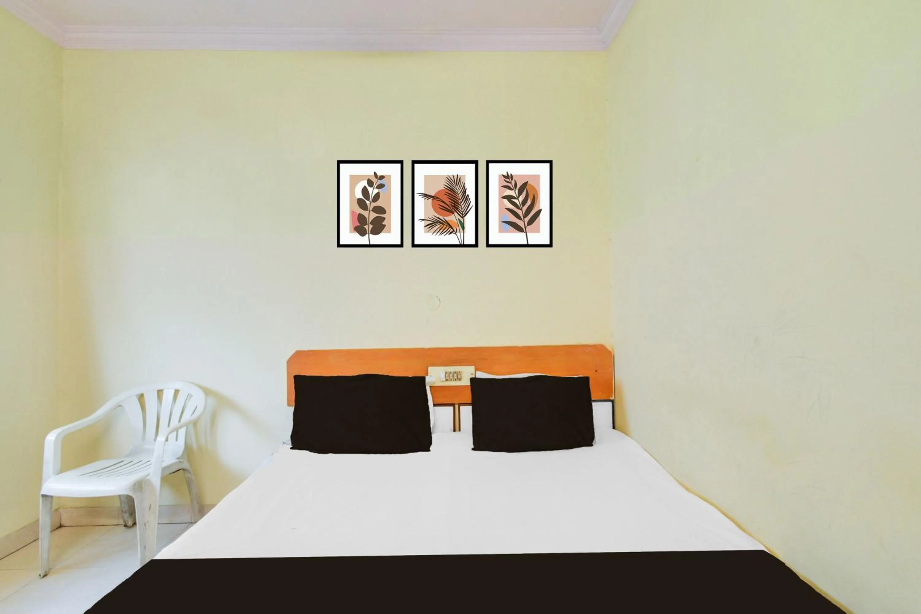 Bedroom in Hotel O New Sri Sai Amaravati Lodge