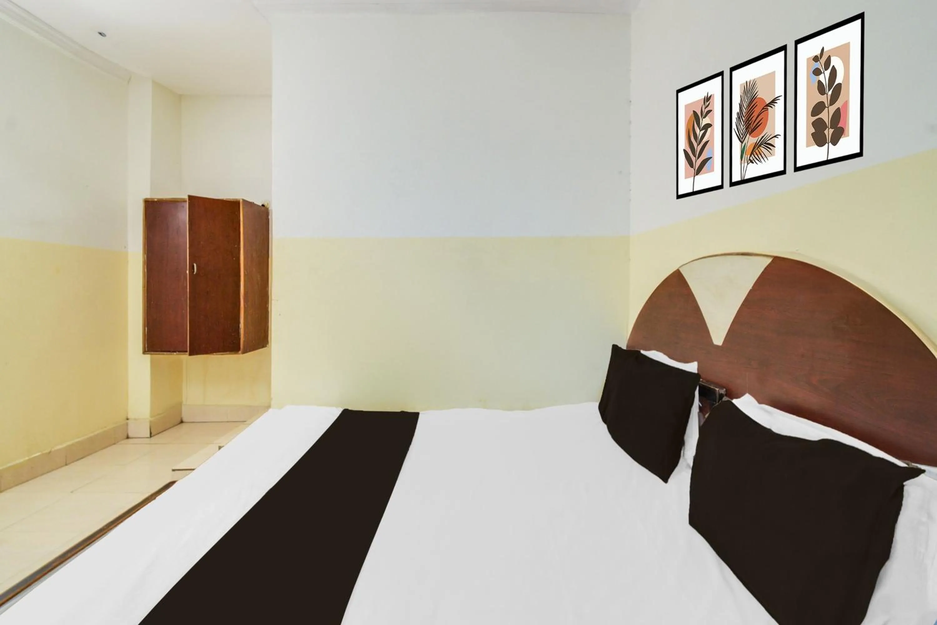 Bedroom in Hotel O New Sri Sai Amaravati Lodge