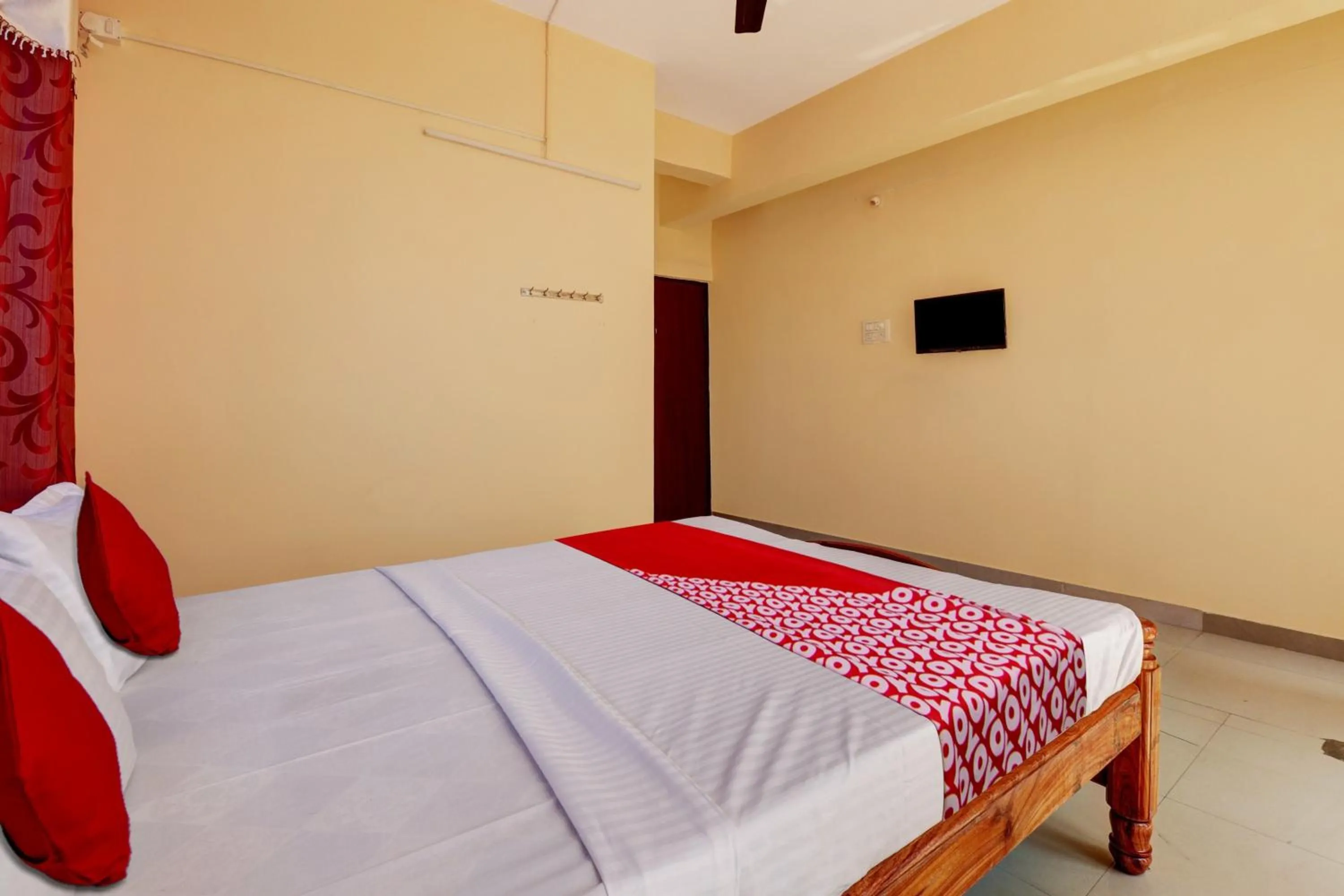 Bedroom, Bed in Hotel O S.L.V Boarding & Lodging