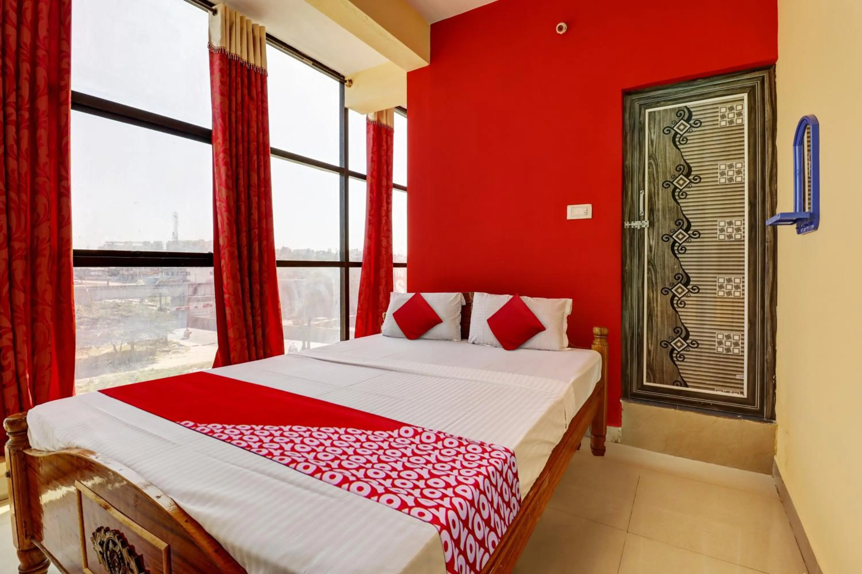 Bedroom in Hotel O S.L.V Boarding & Lodging