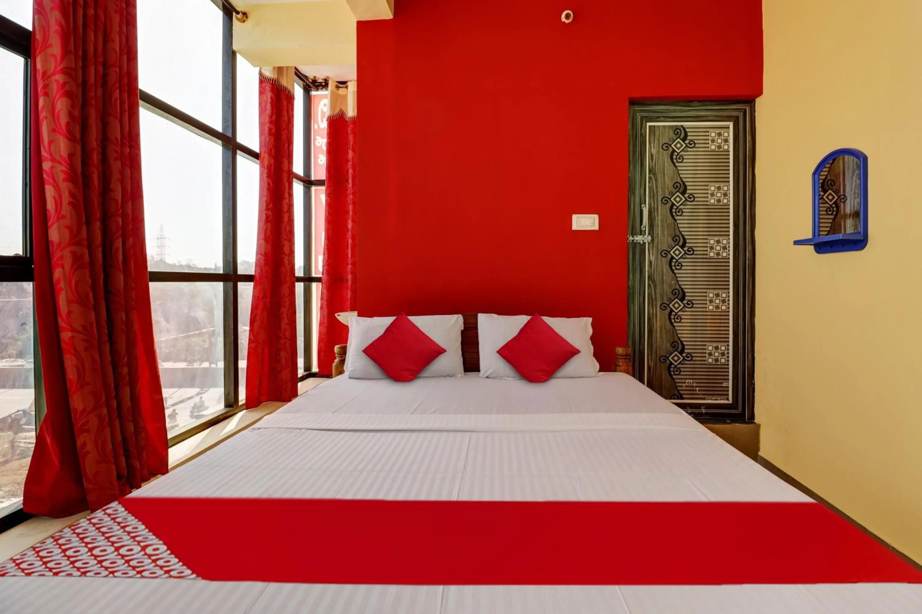 Bedroom, Bed in Hotel O S.L.V Boarding & Lodging