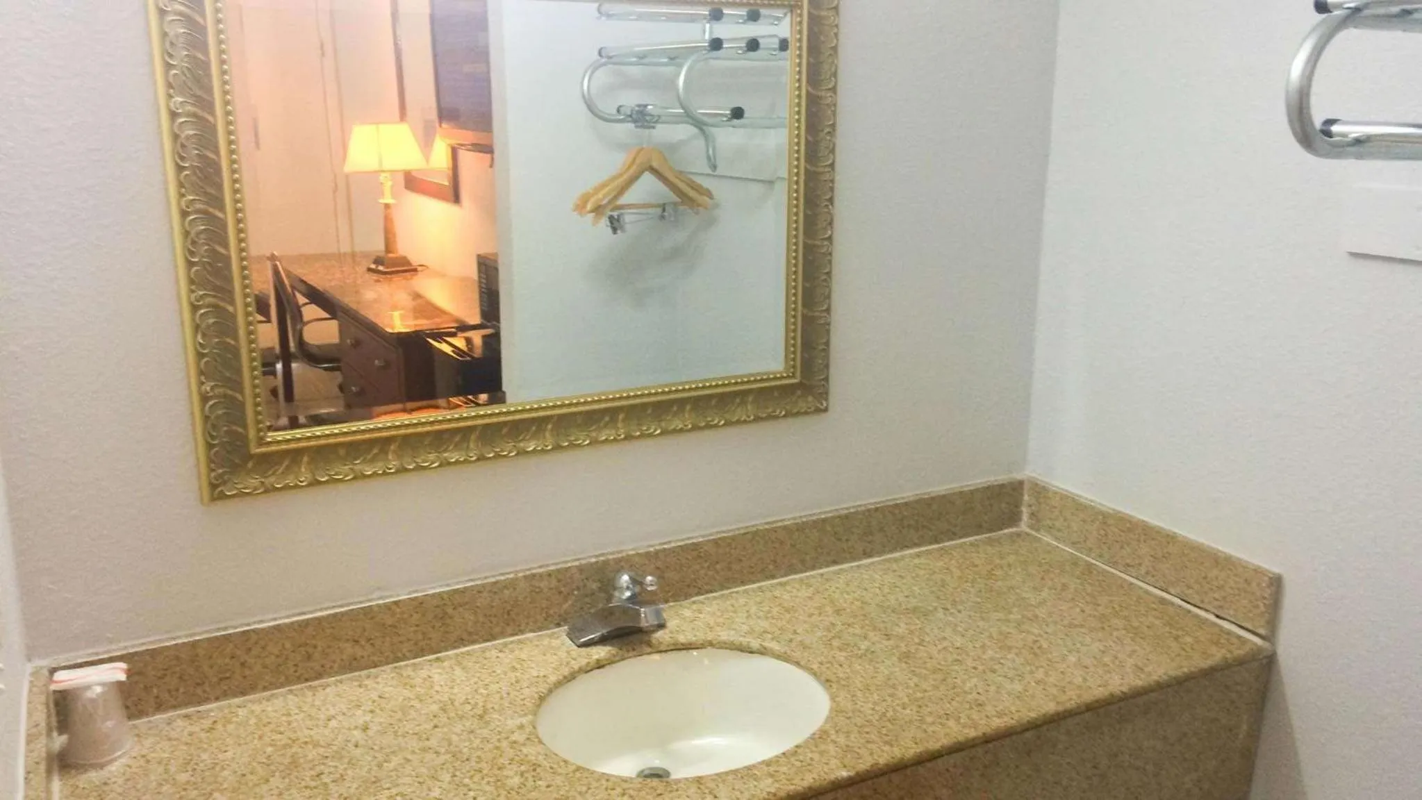 Bathroom in Motel 6 Newport News, VA – Fort Eustis