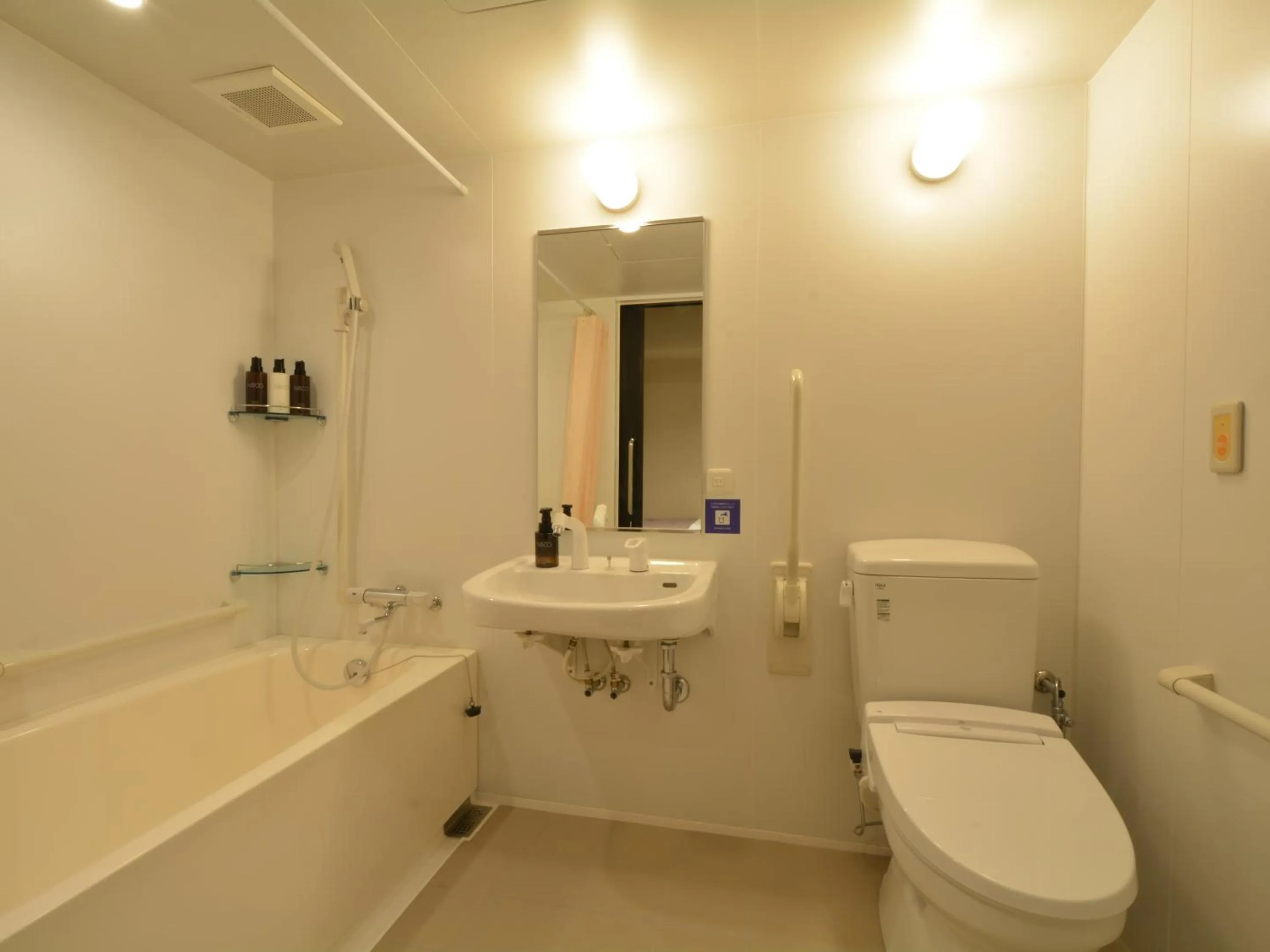 Bathroom in Hotel Sanrriott Shinsaibashi