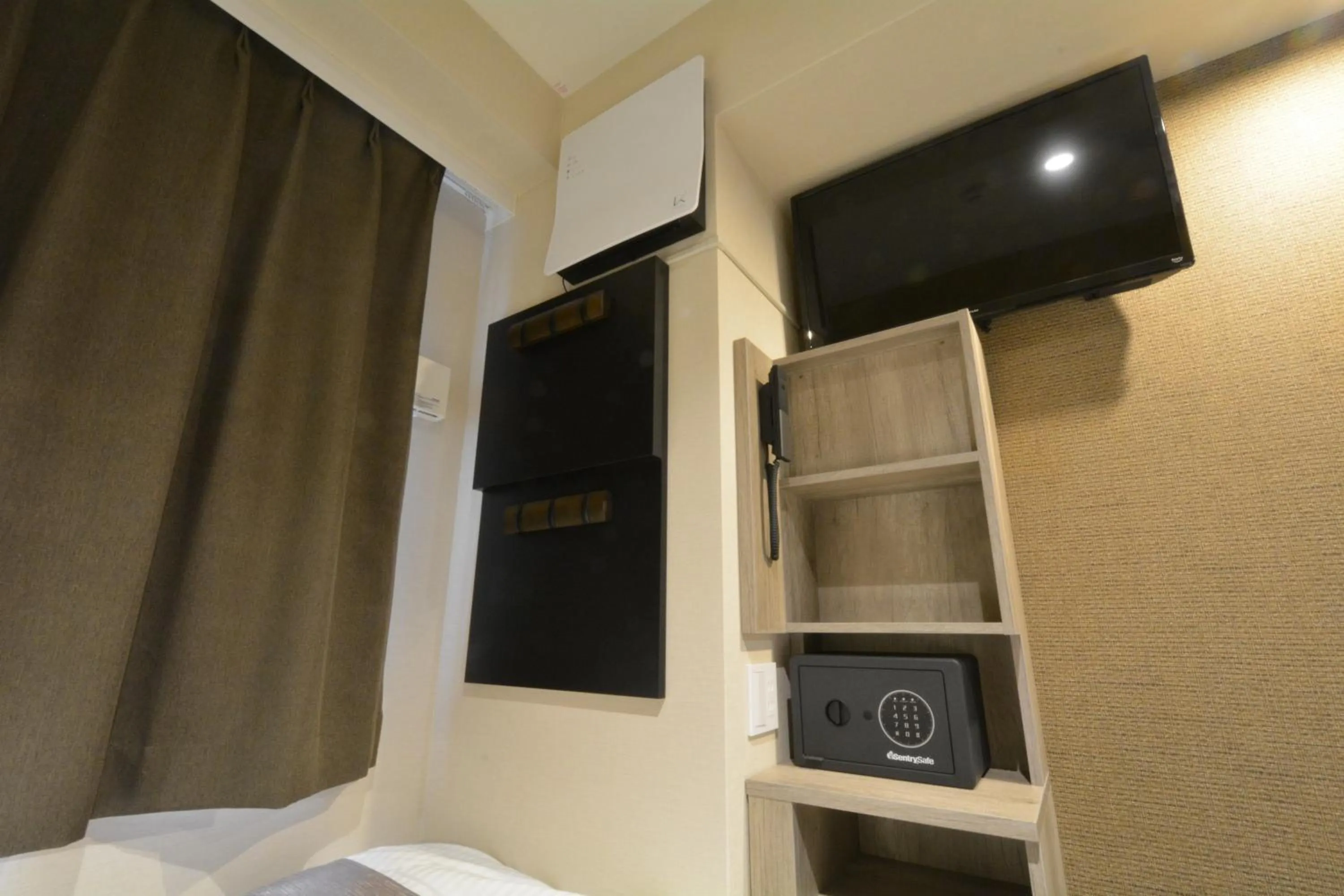 Photo of the whole room, Bed in Hotel Sanrriott Shinsaibashi