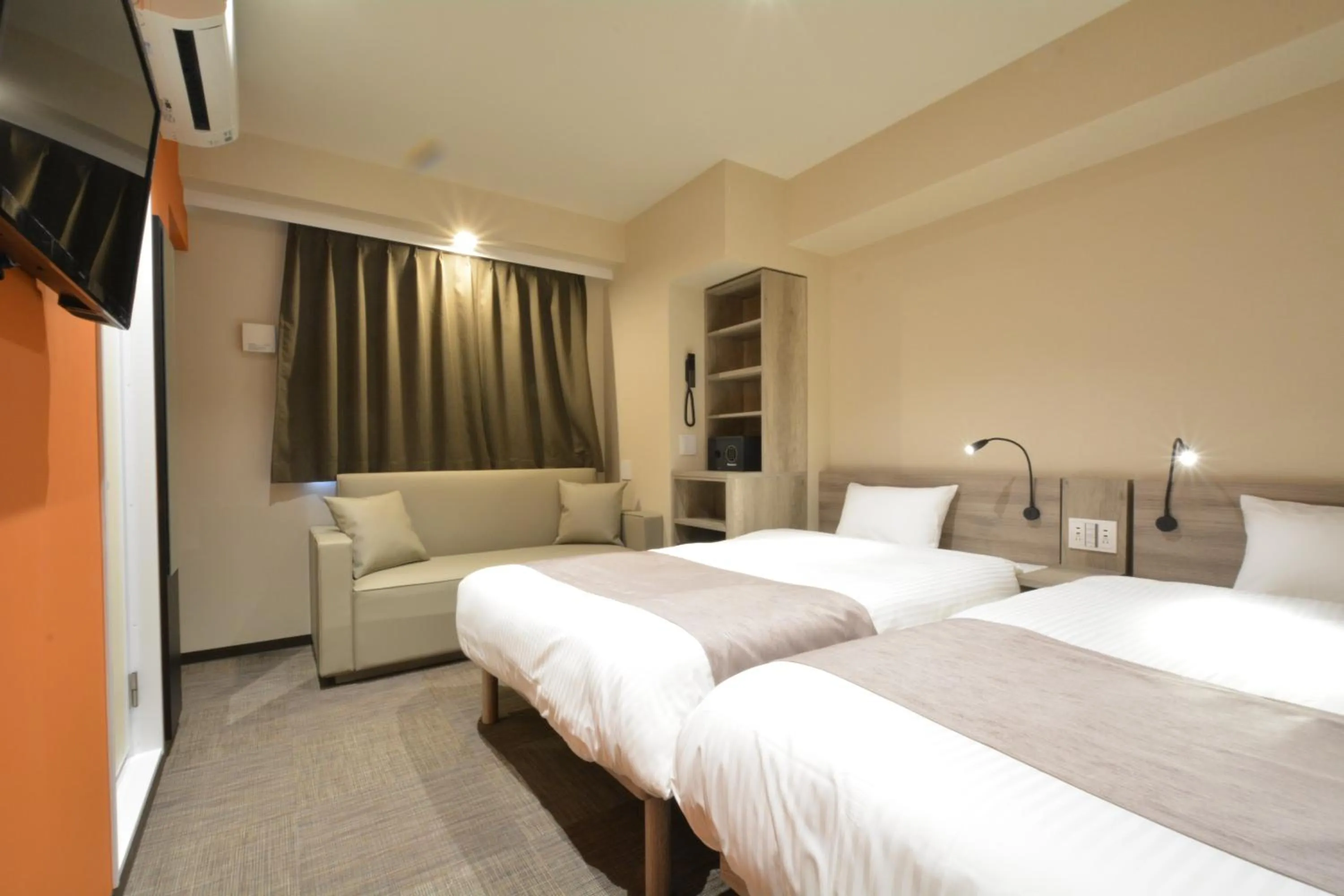 Photo of the whole room, Bed in Hotel Sanrriott Shinsaibashi