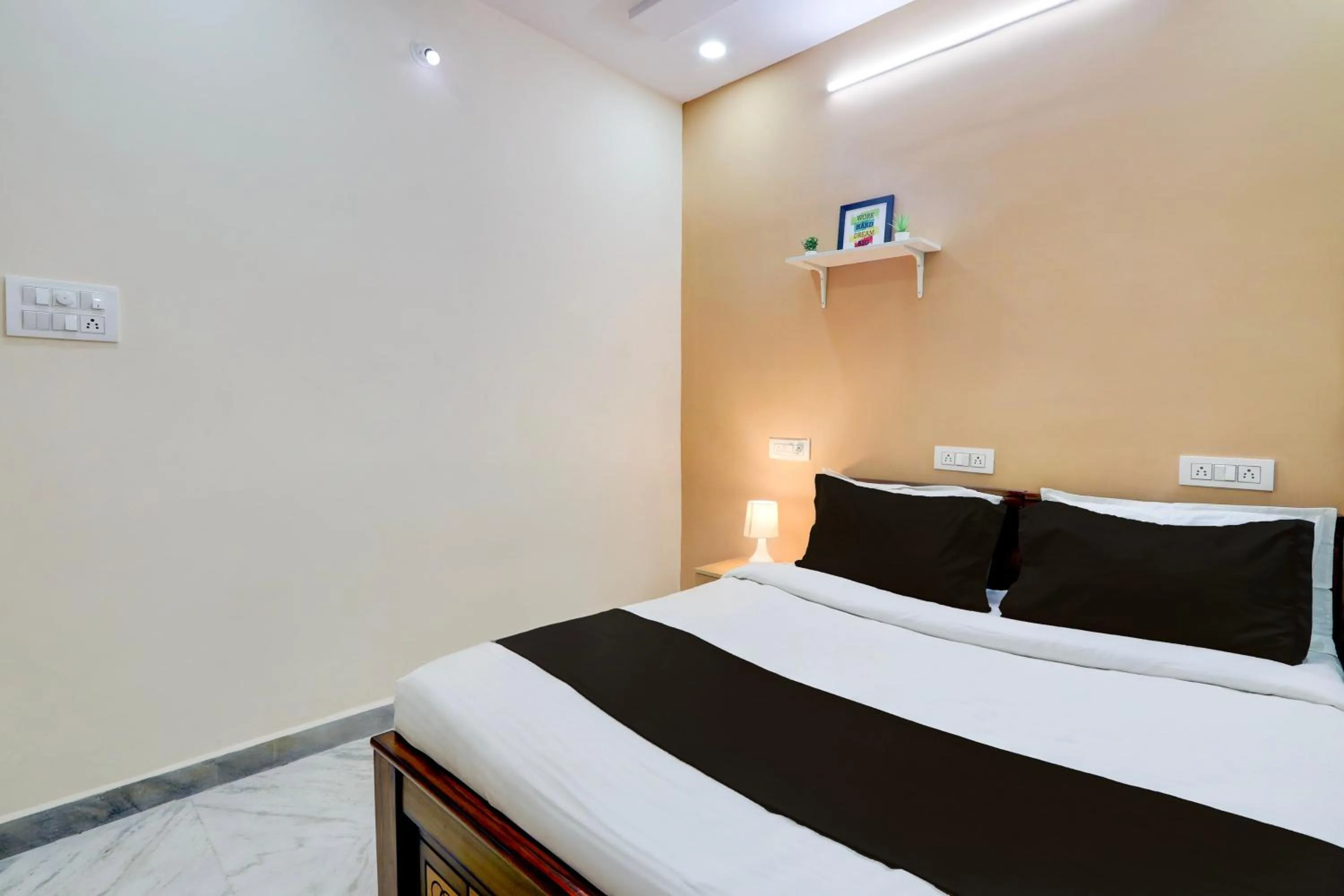 Bedroom, Bed in Super Collection O Sri Balaji Luxury rooms