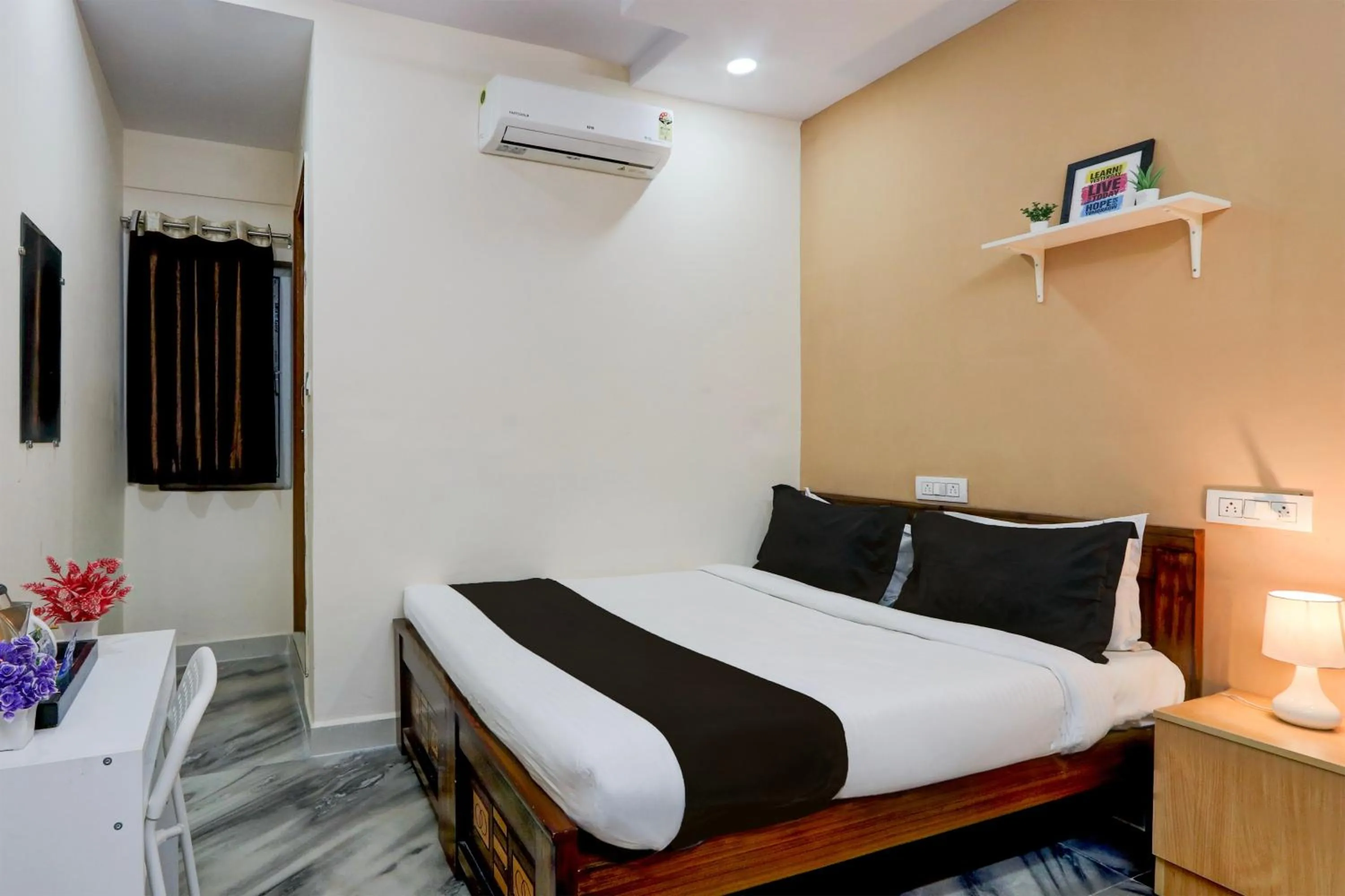 Bedroom, Bed in Super Collection O Sri Balaji Luxury rooms