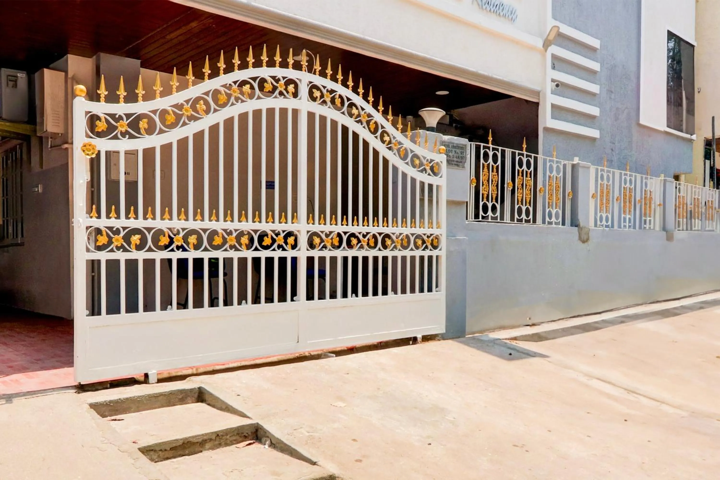 Facade/entrance in Super Collection O Sri Balaji Luxury rooms