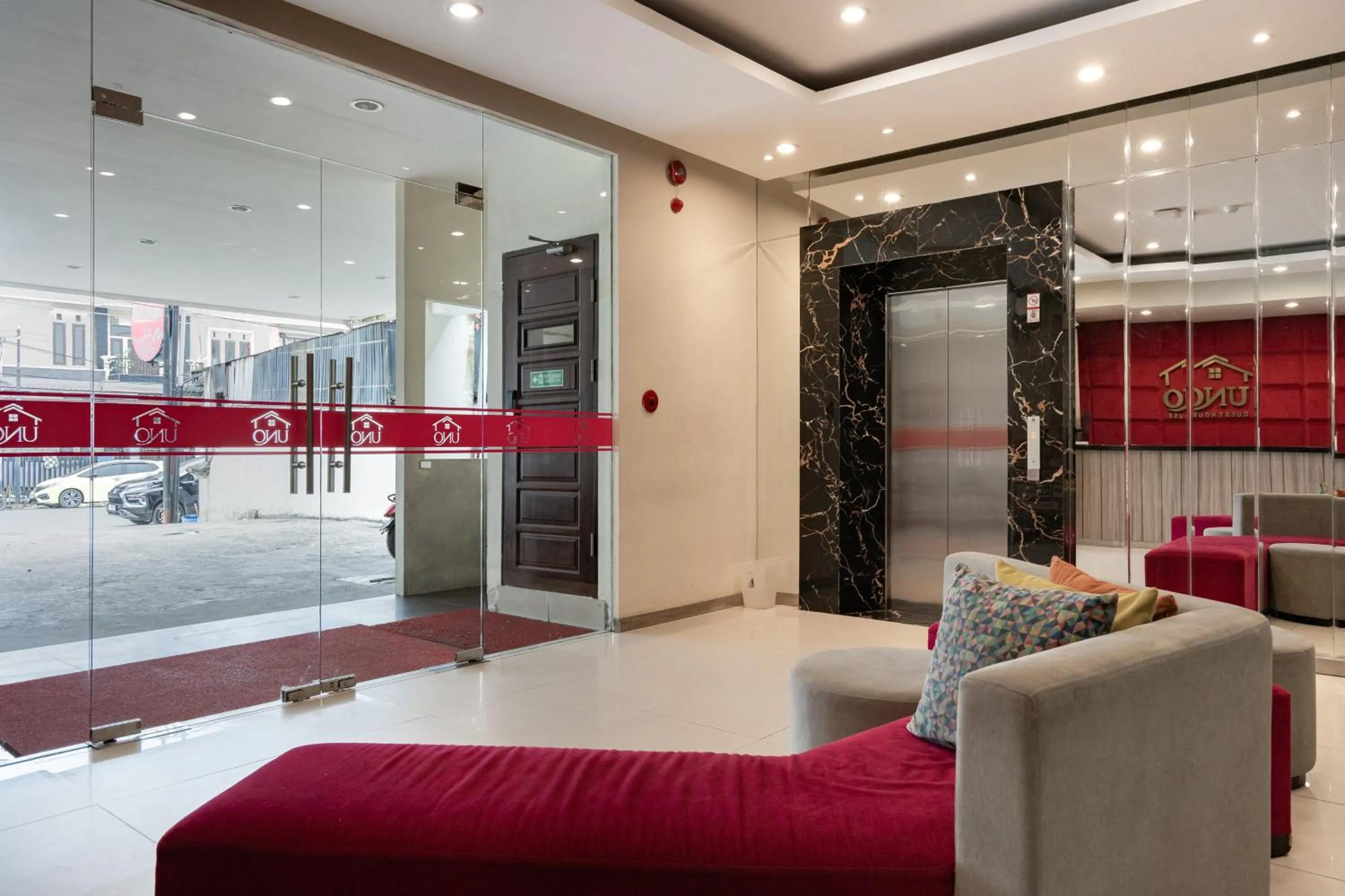 Lobby or reception in RedDoorz Plus @ UNO Jalan Merak Samarinda