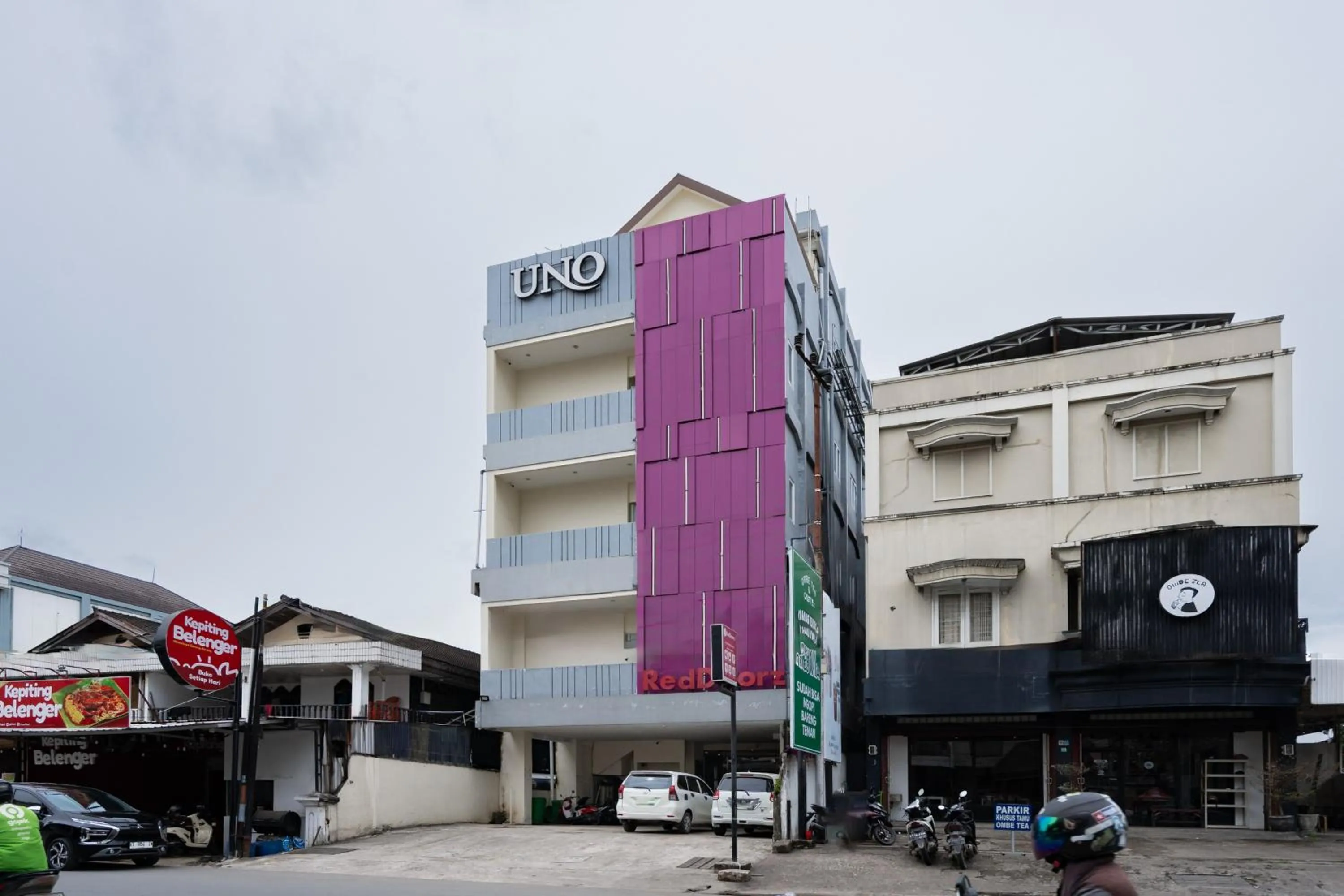 Facade/entrance in RedDoorz Plus @ UNO Jalan Merak Samarinda