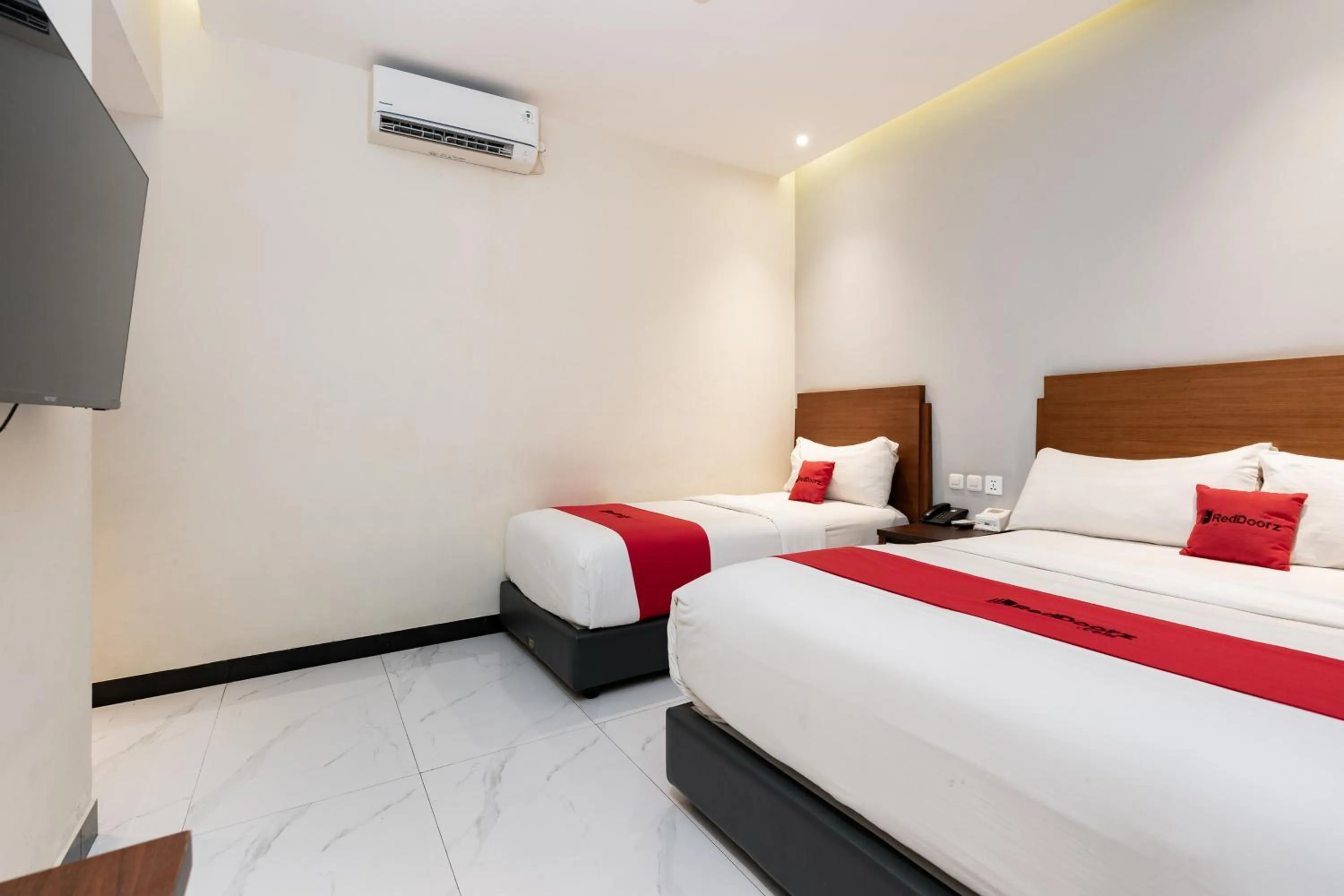 Bedroom, Bed in RedDoorz Plus @ UNO Jalan Merak Samarinda