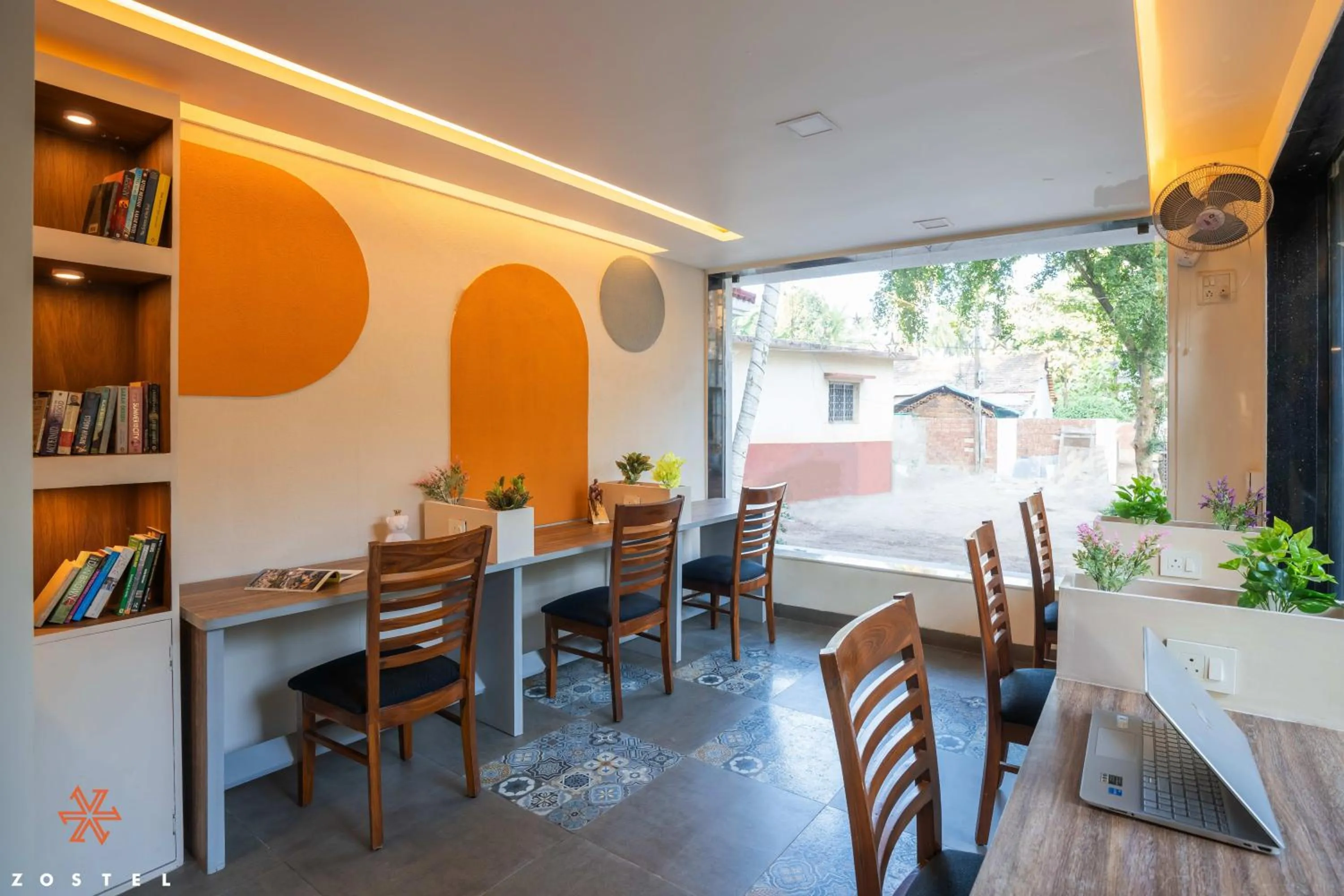 Communal lounge/ TV room in Zostel Goa, Anjuna